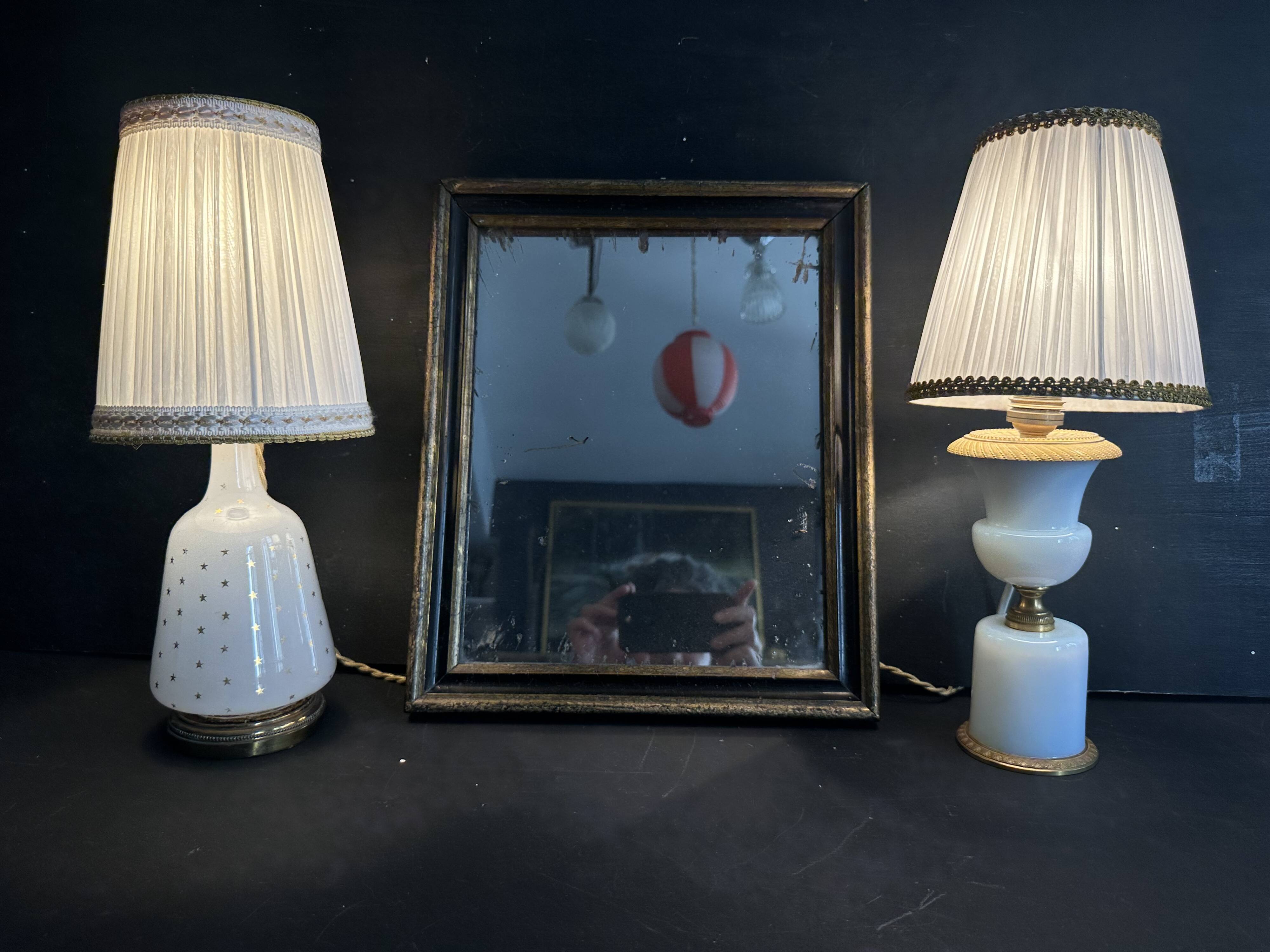 Lampe XIXe en opaline blanche et métal doré