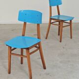 Pair of wooden and plastic chairs Ton Bystrice Thonet