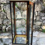 Pair of display cases in magnifying glass and black & gold lacquer, 20th century period