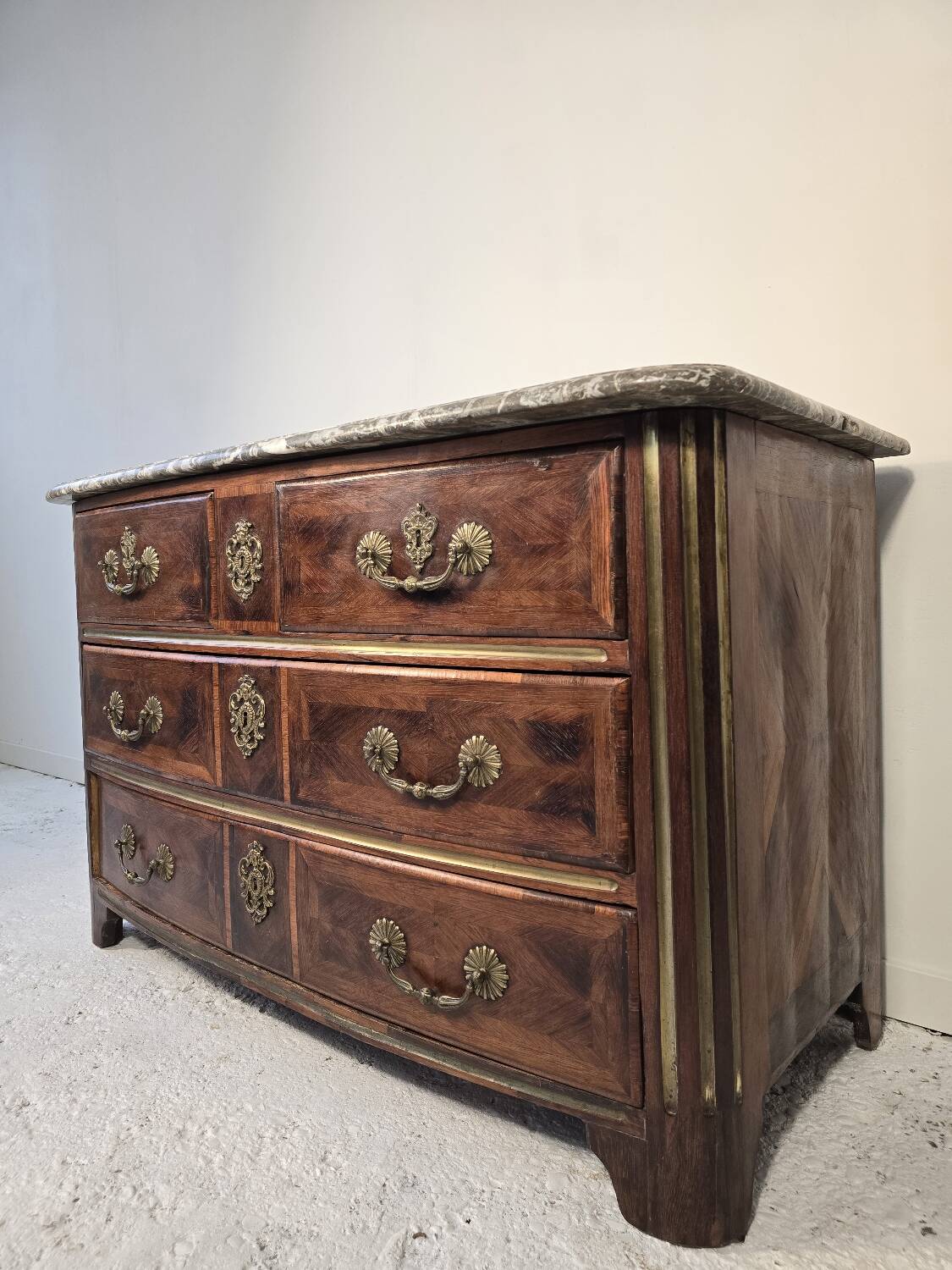 18th century Regency period chest of drawers