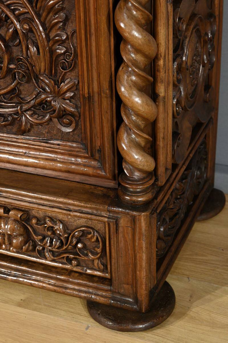 Oratory in solid walnut, Neo-Gothic Renaissance style – Late 19th century