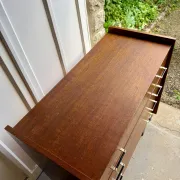 Commode style mid-century