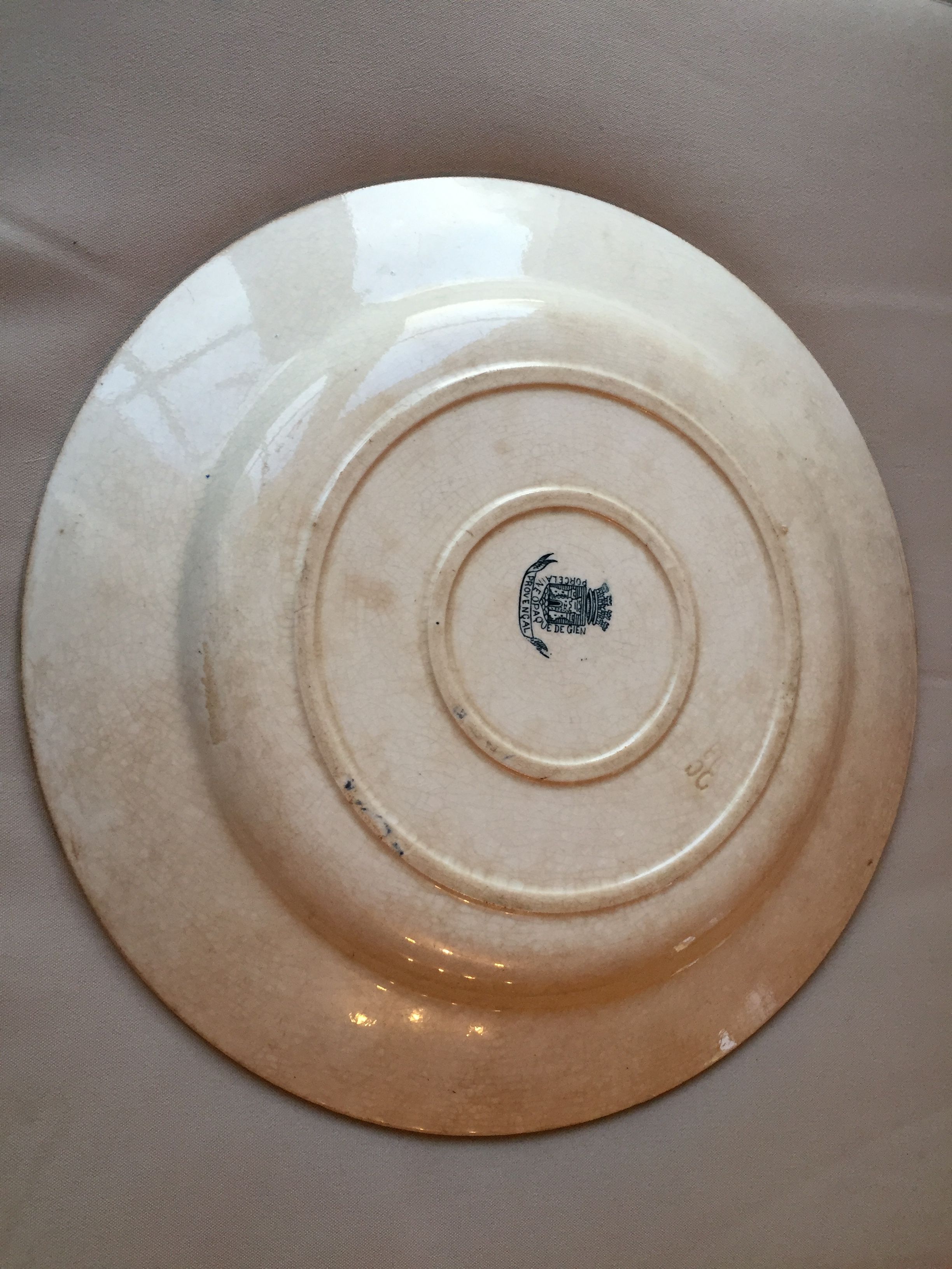 Round dish, opaque porcelain of Gien, provencal, blue bird