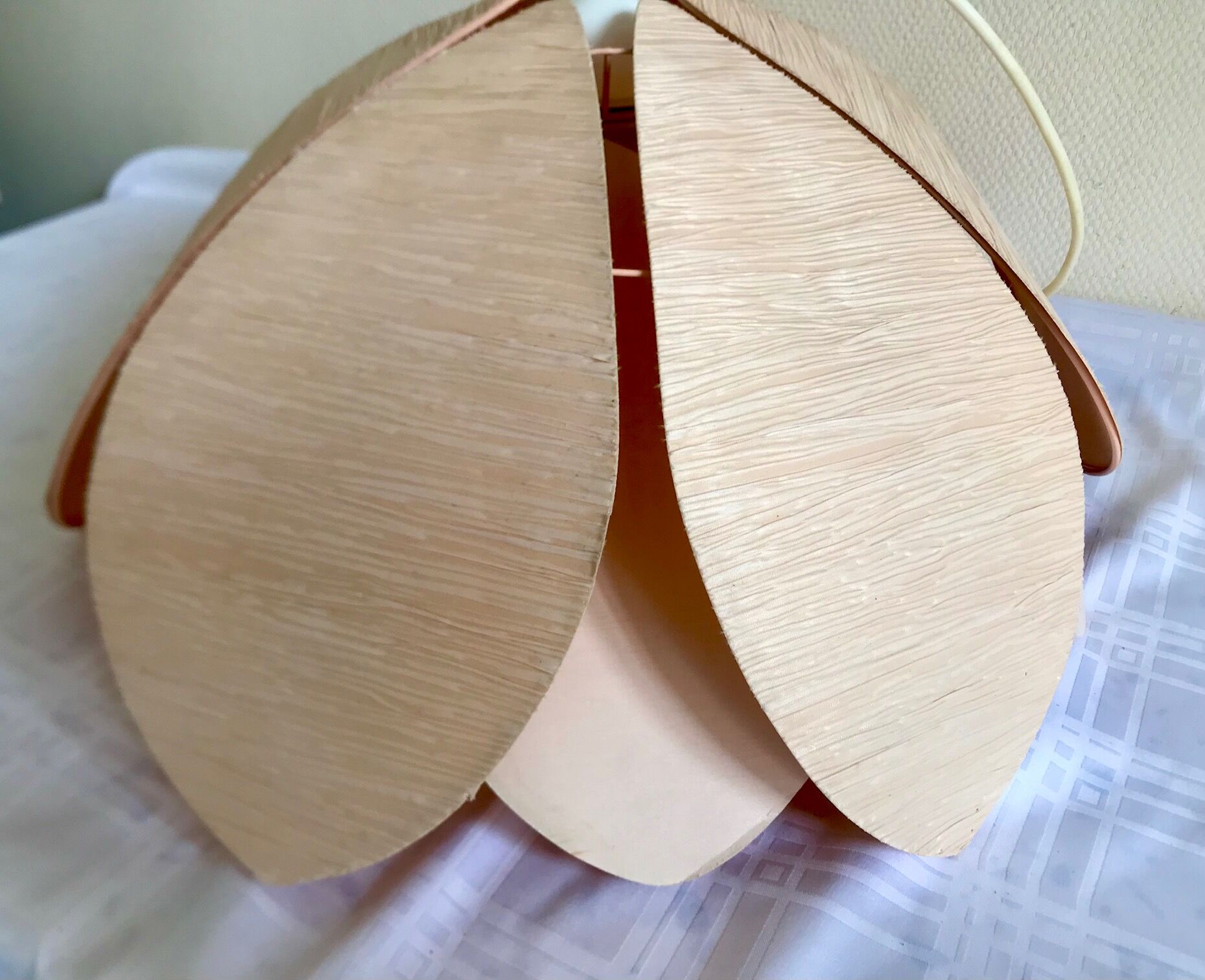 Suspension lotus flower petals