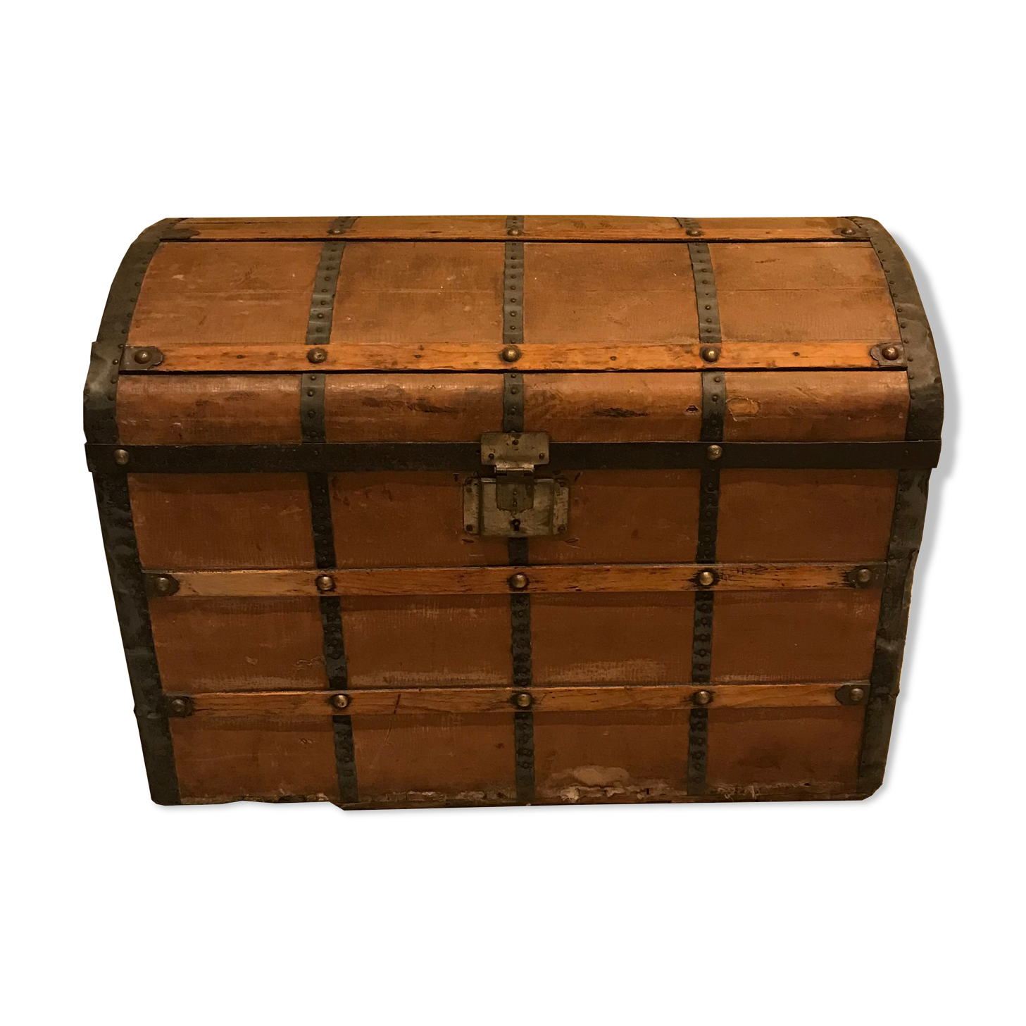 Former bulging travel trunk