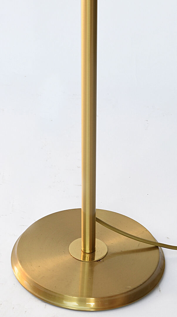 Adjustable floor lamp