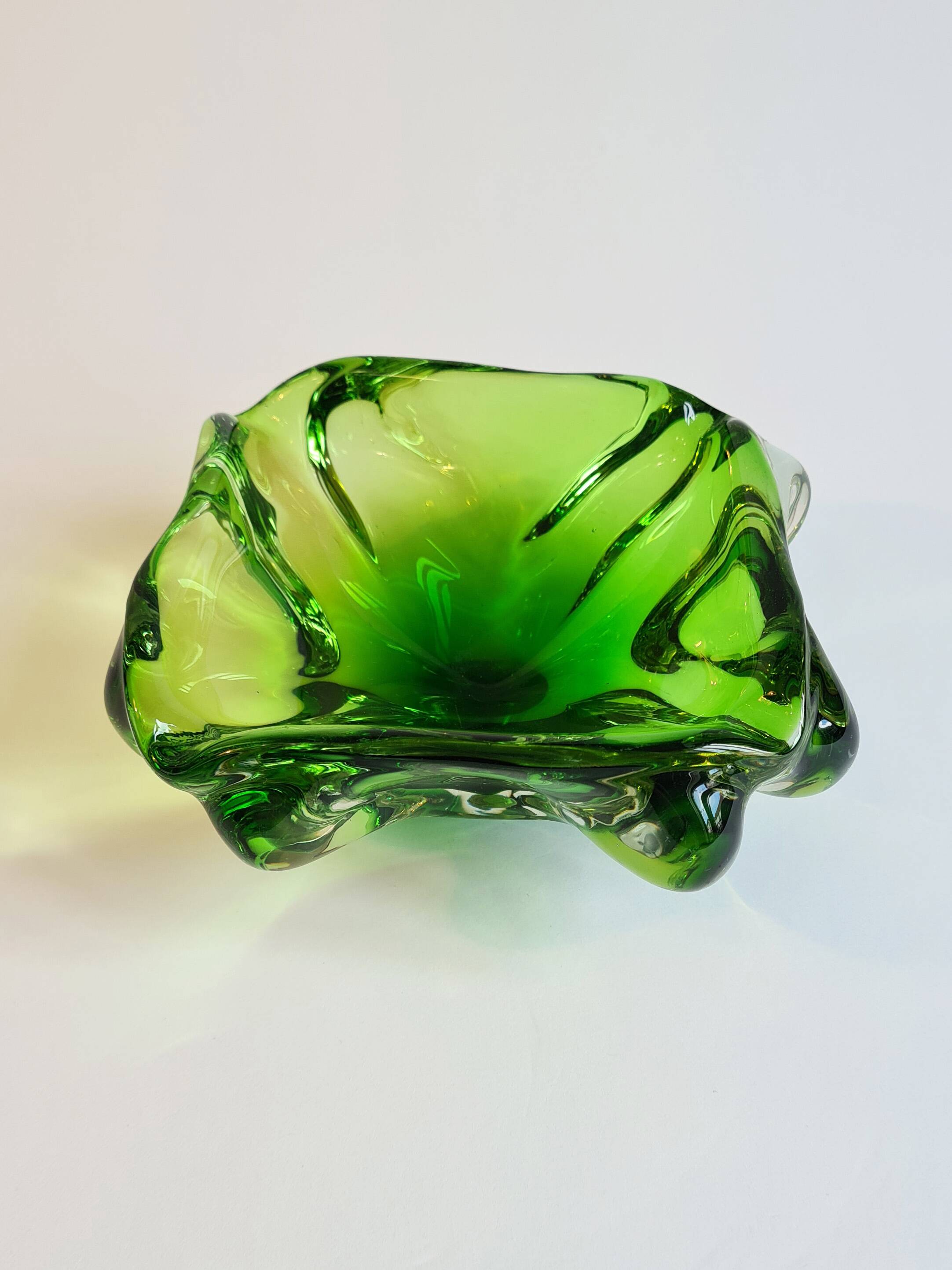 Vide-poche Murano “Vaseline” des Années 70 – Verre d’Uranium Vert Phosphore