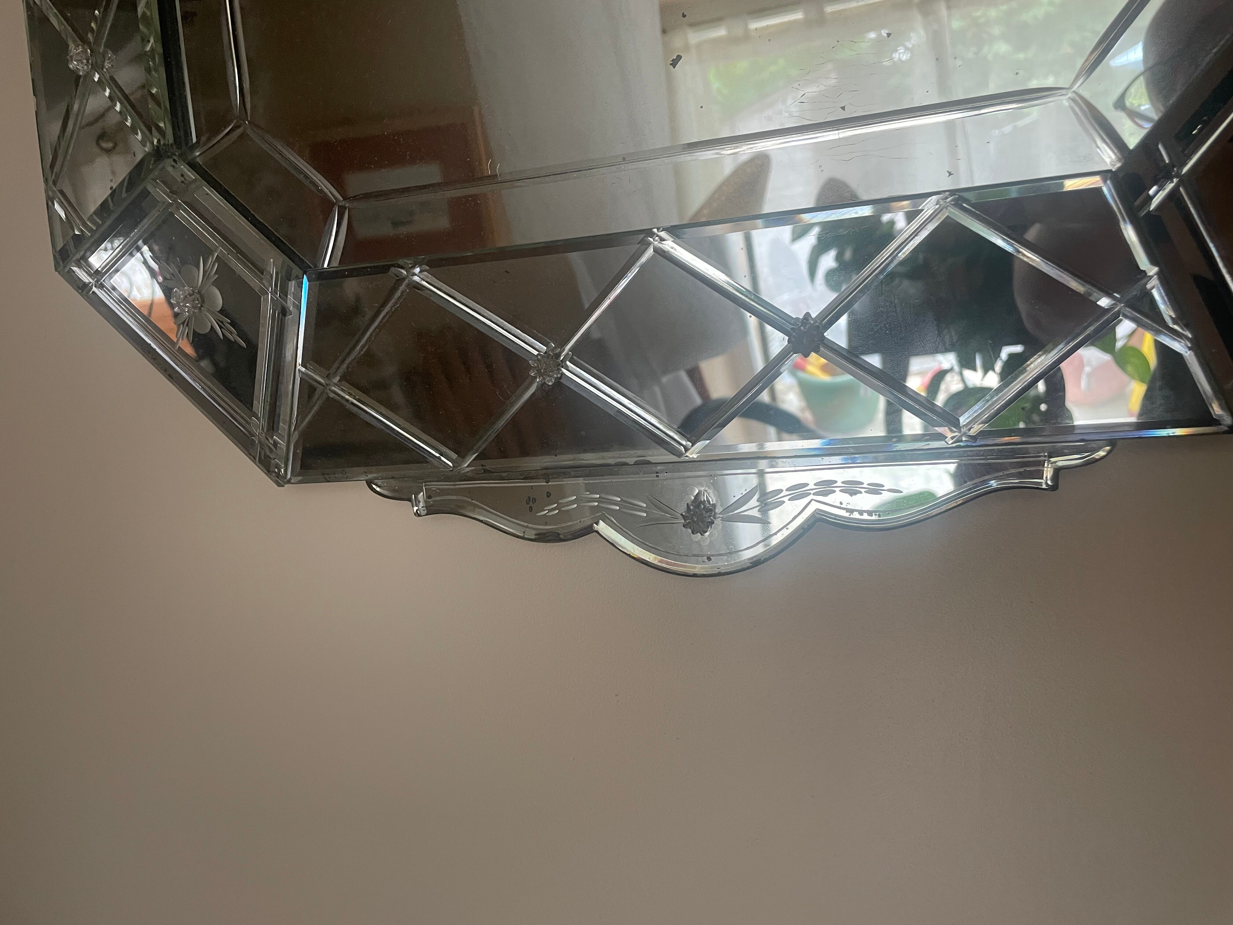 Venetian mirror with pareclose 19th / 20th century Height 80 cm