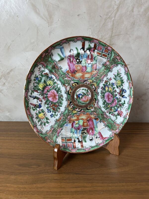 Assiette décorative famille rose