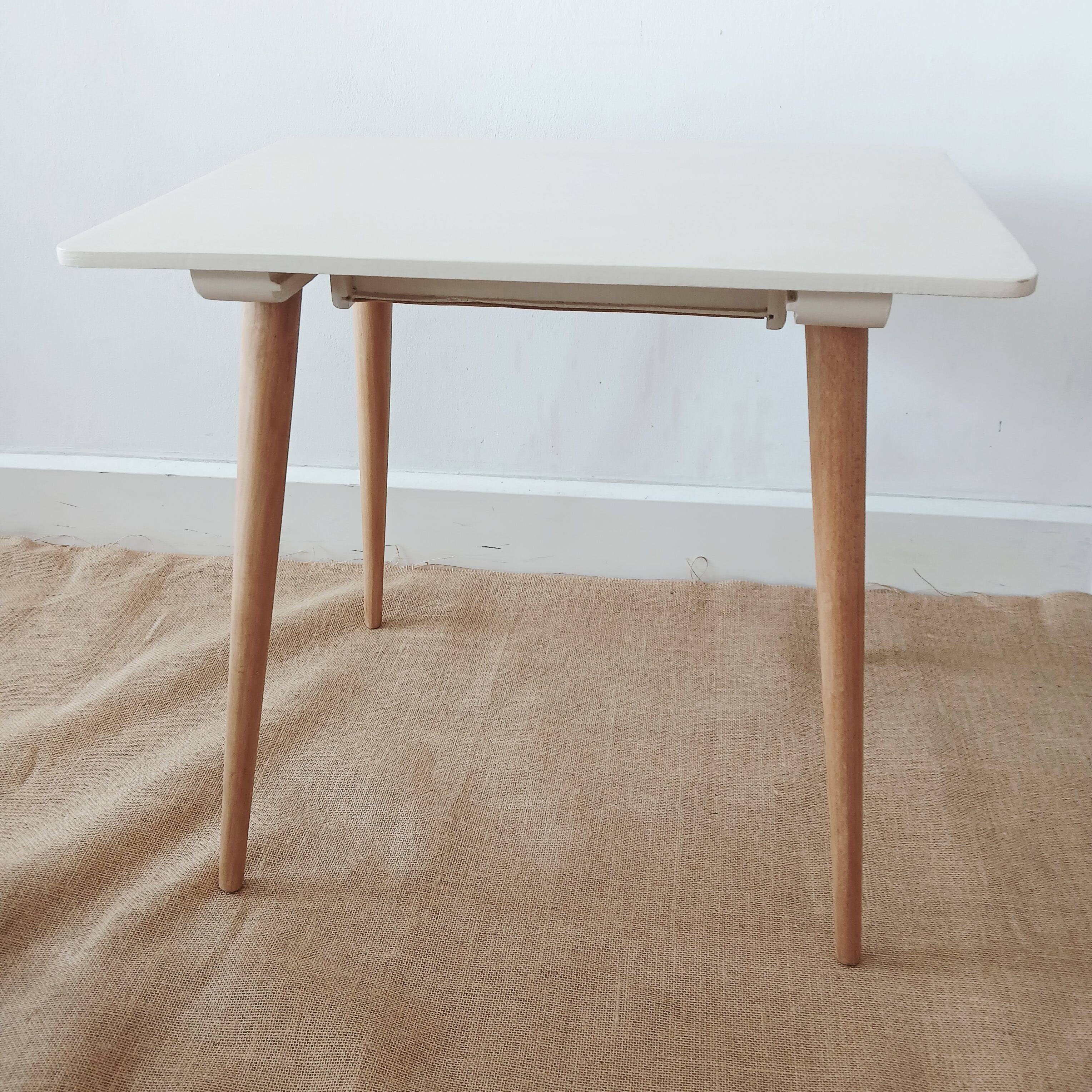 CHILDREN'S DESK AND CHAIR BAUMANN