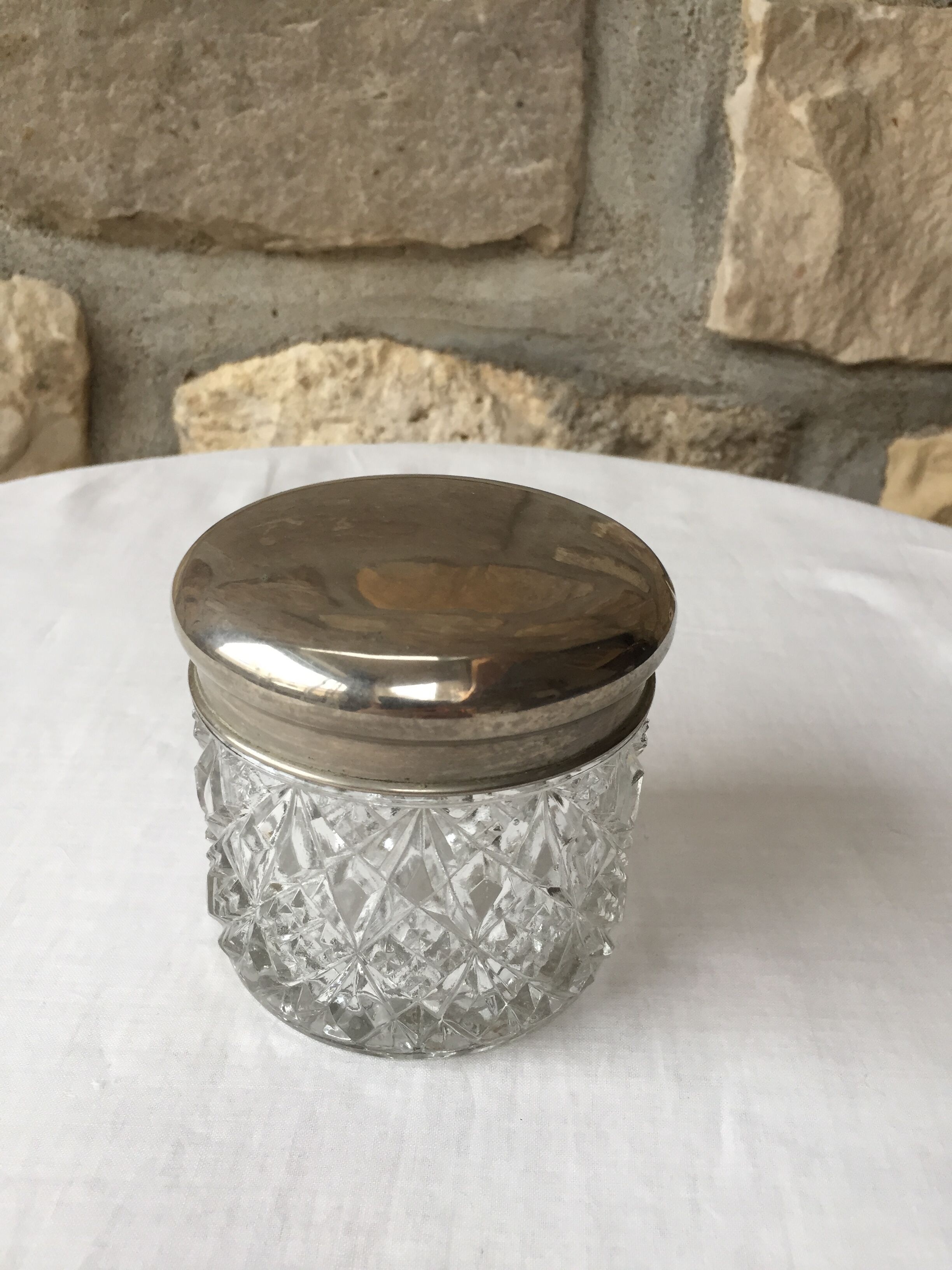 Boîte en verre et métal