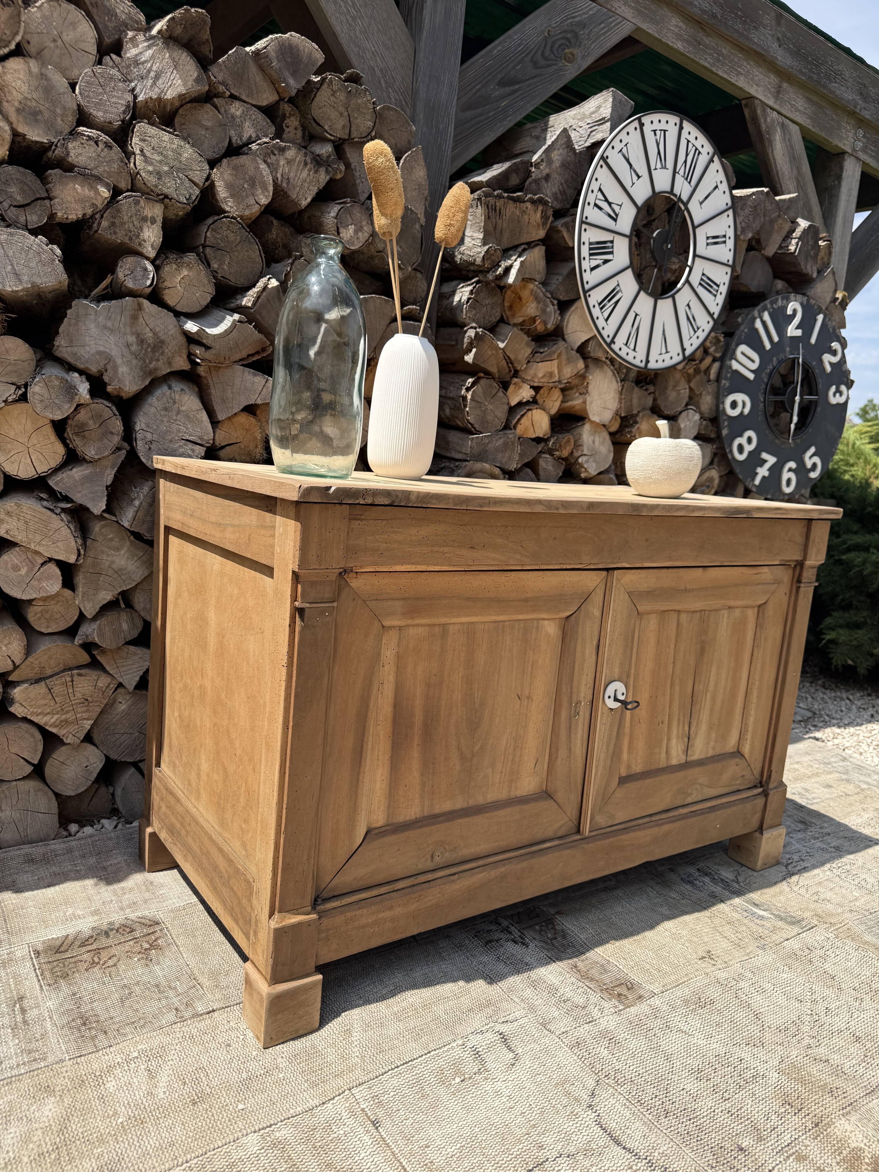 Maie ancienne rénovée / Buffet massif