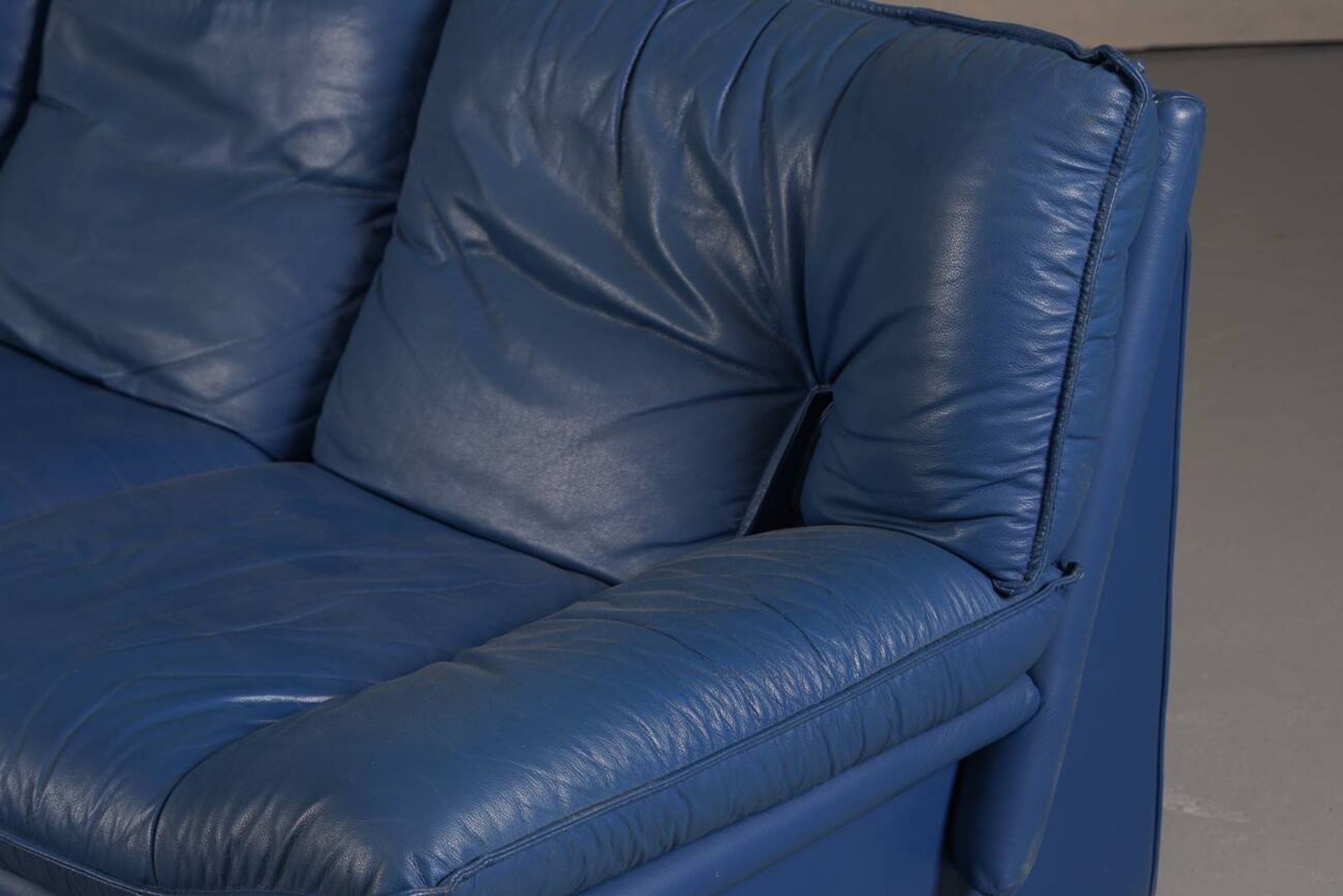 Nicoletti Salotti post-modern leather sofa, Italy 1980s