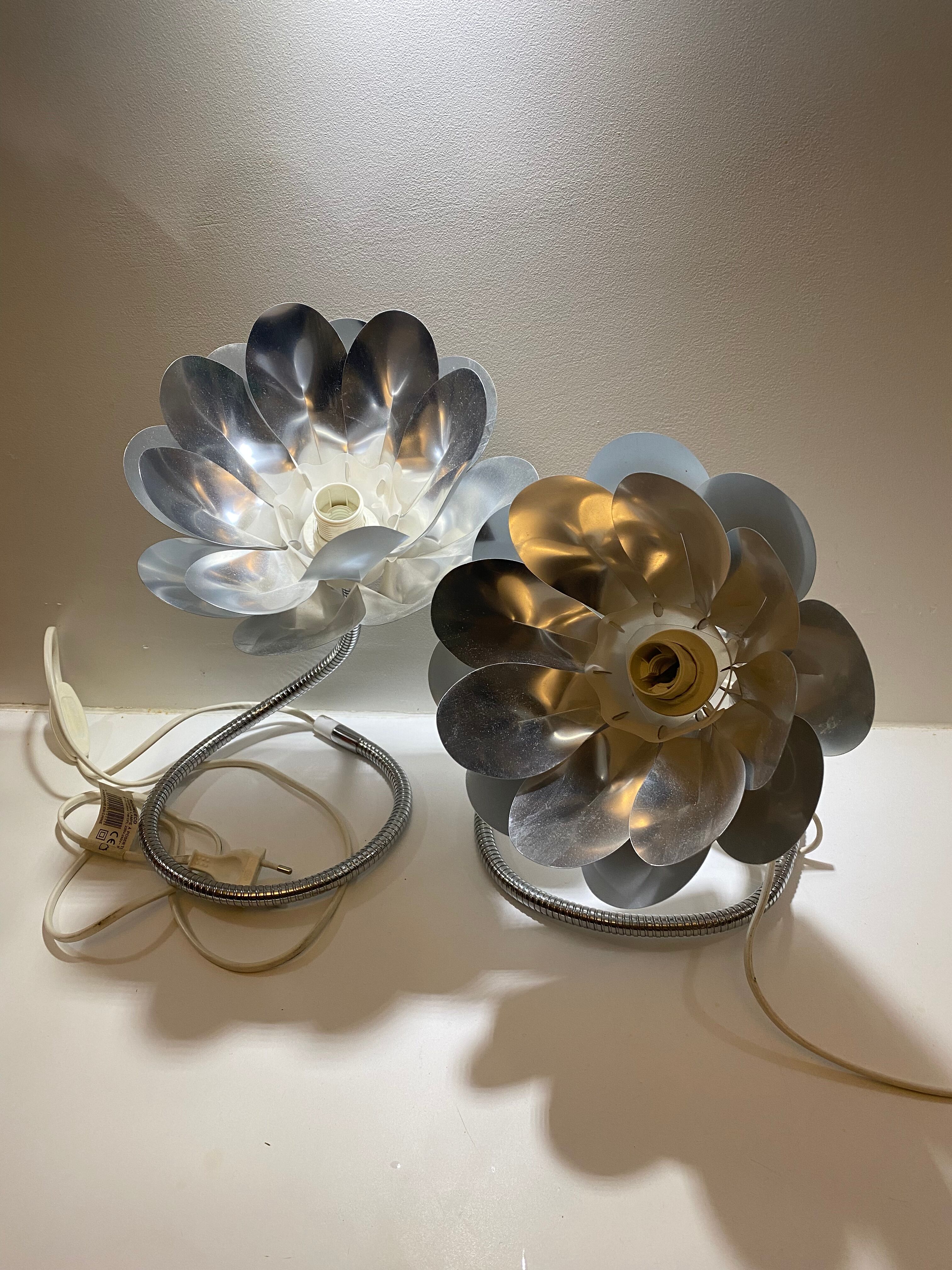 Pair of vintage flower bedside lamps