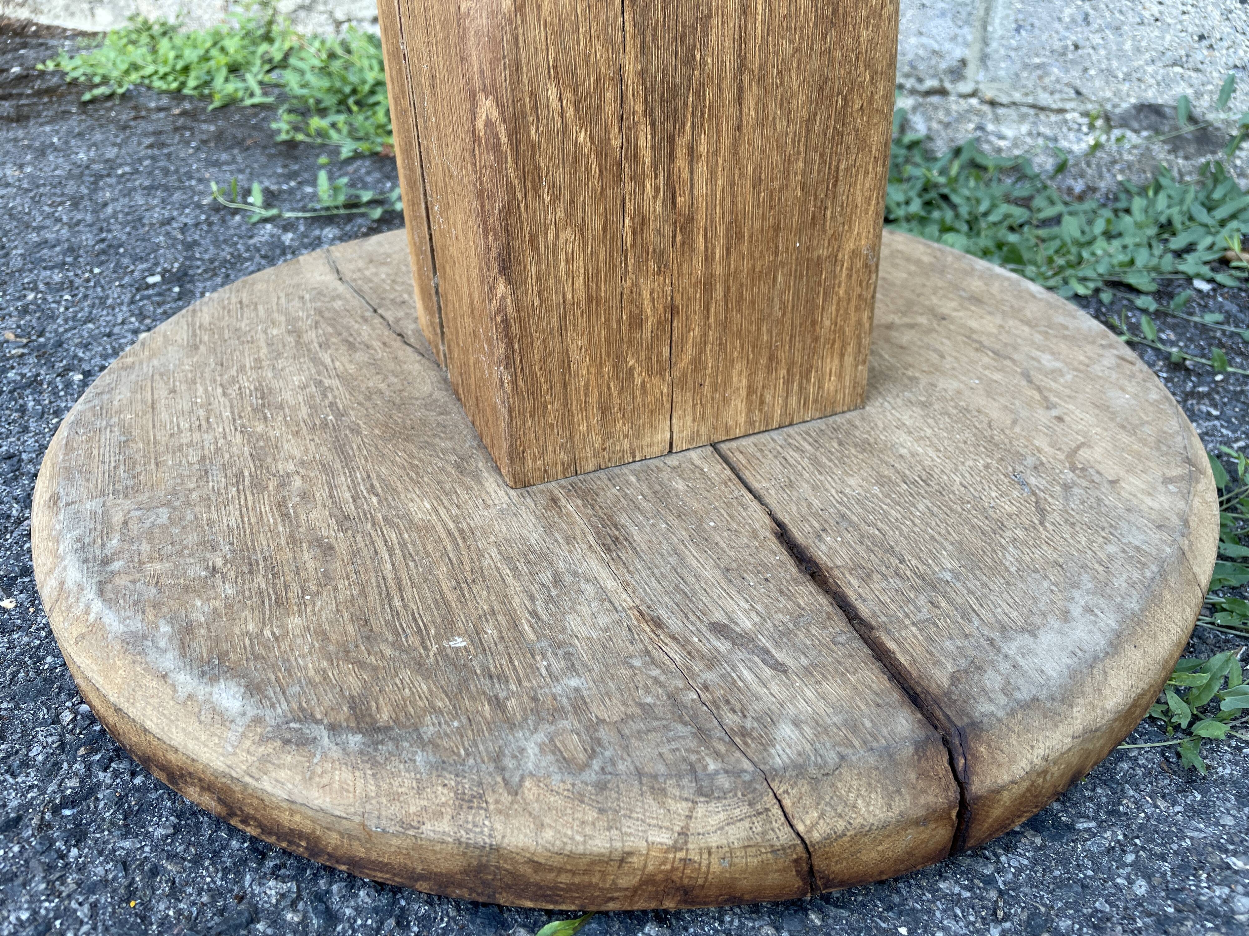 Table de bistrot en bois brut