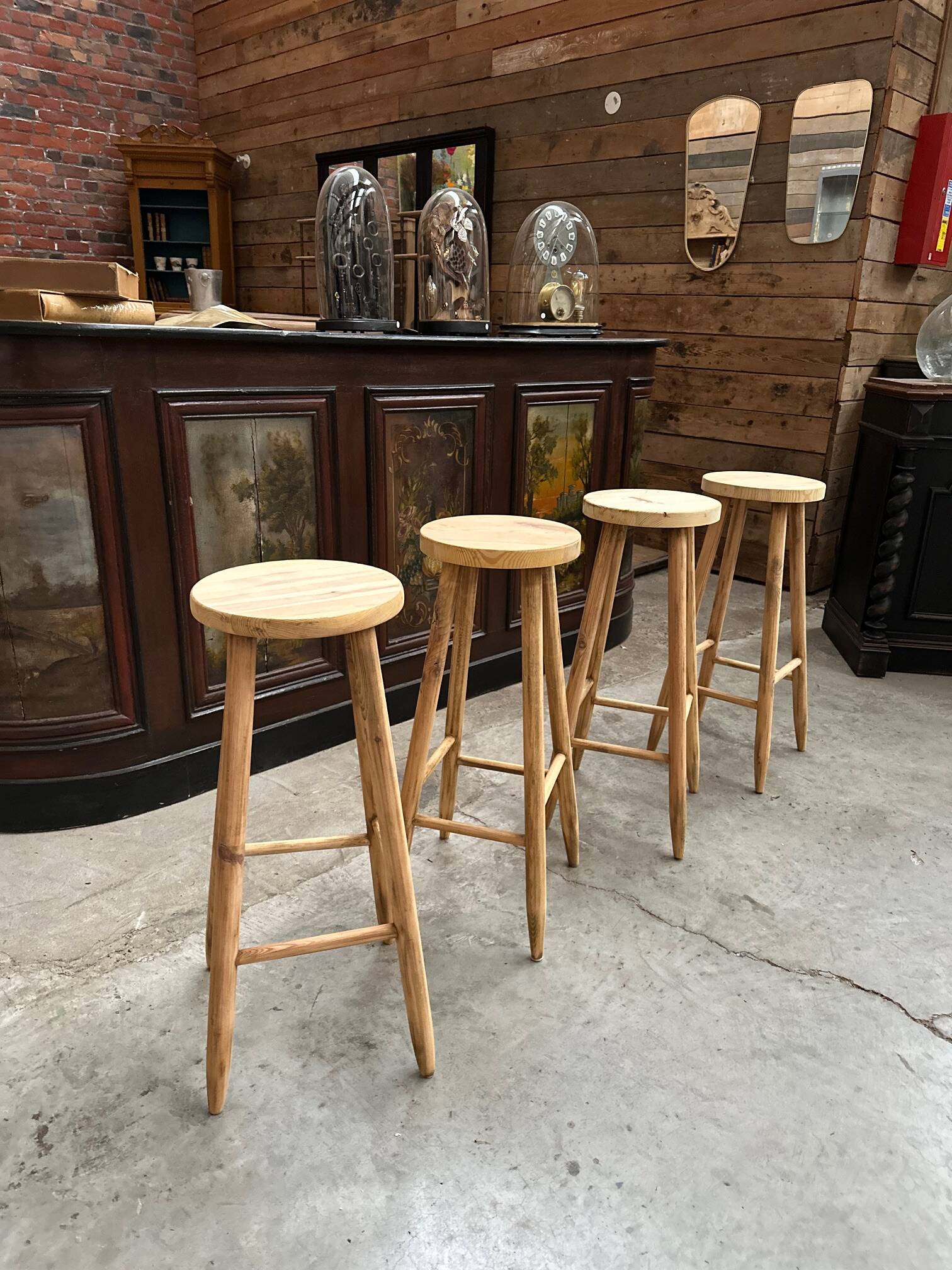 Set of 4 bar stools in fir wood.