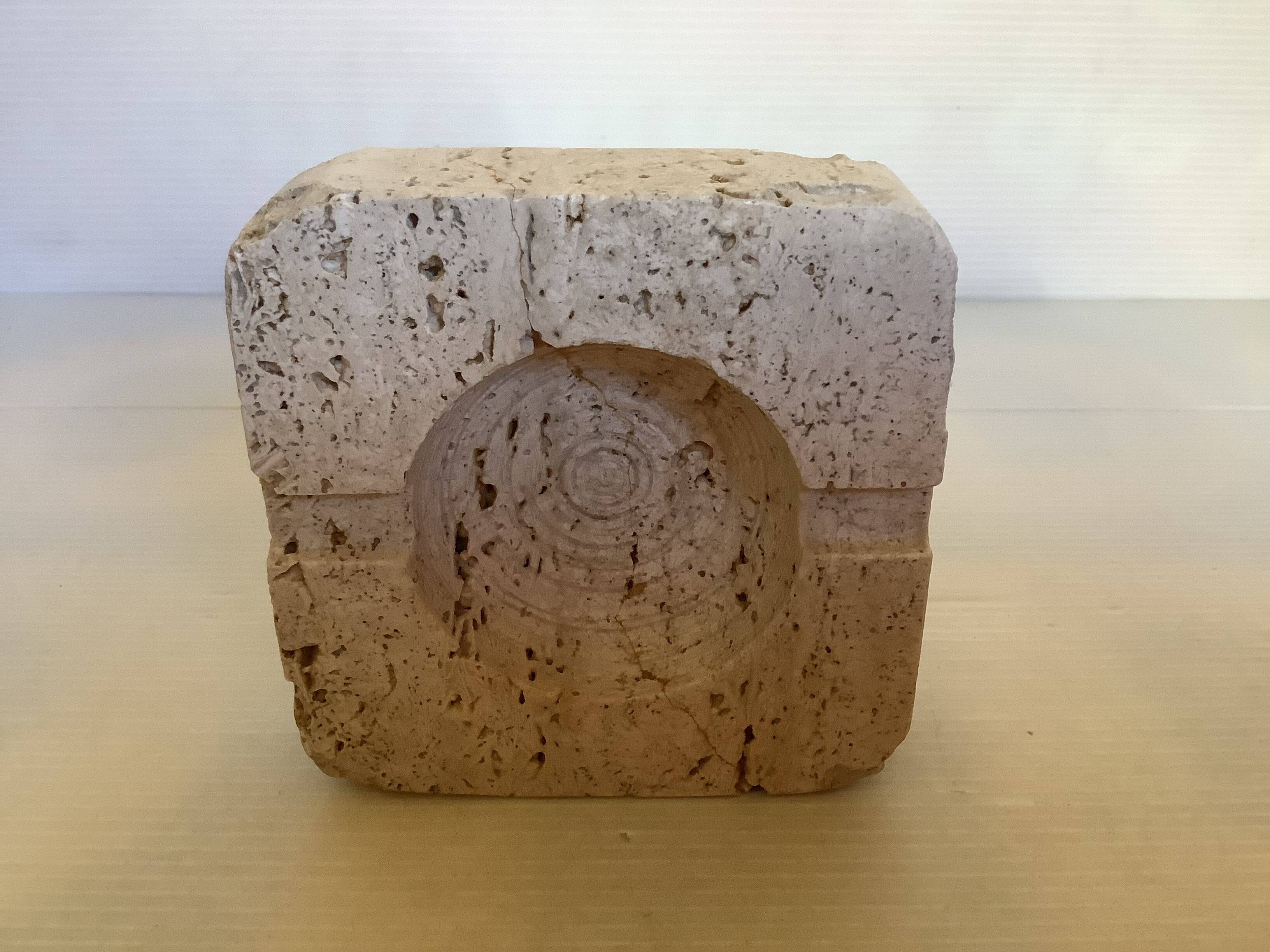 Ashtray catch-all in travertine