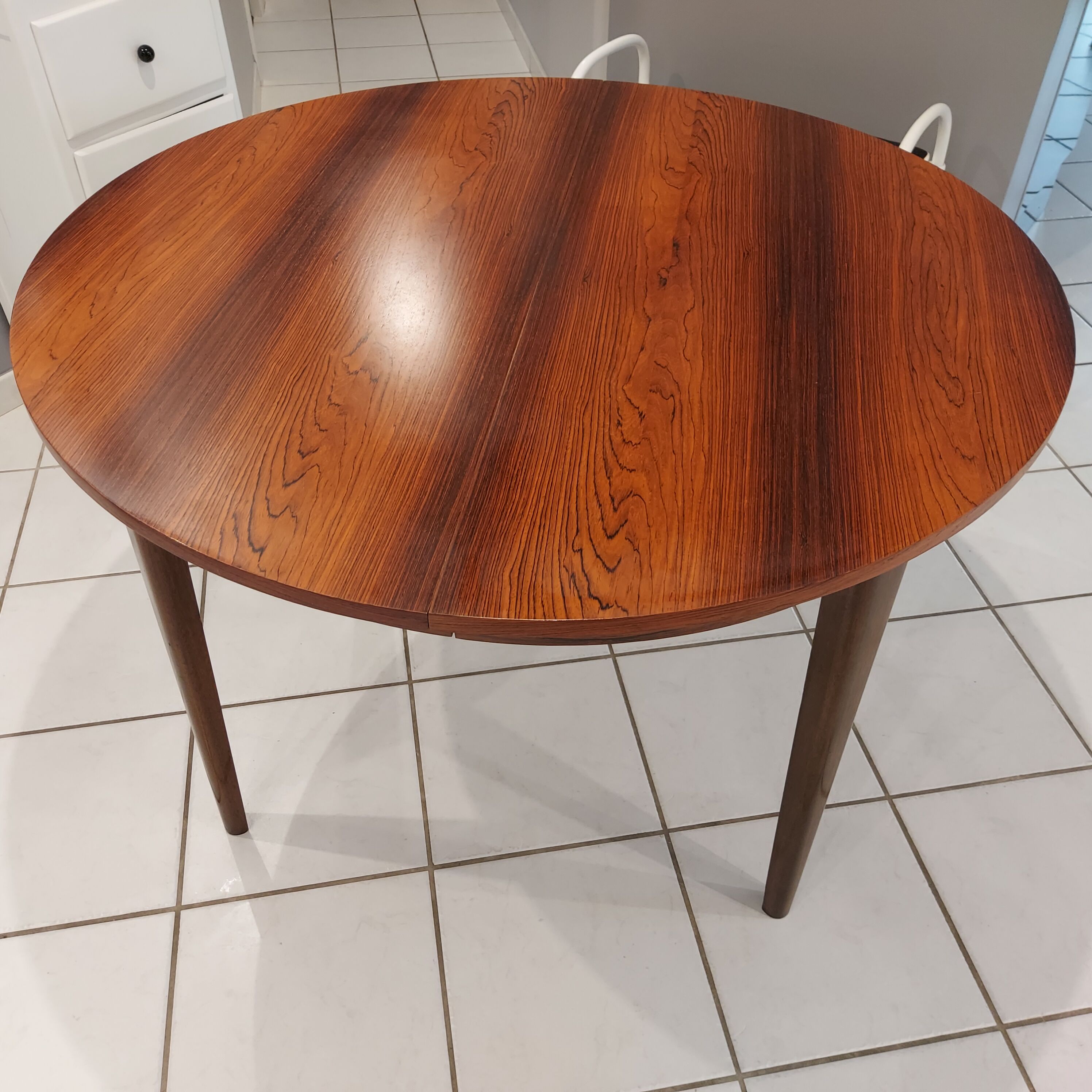 Expandable rosewood table vinrage 1970s