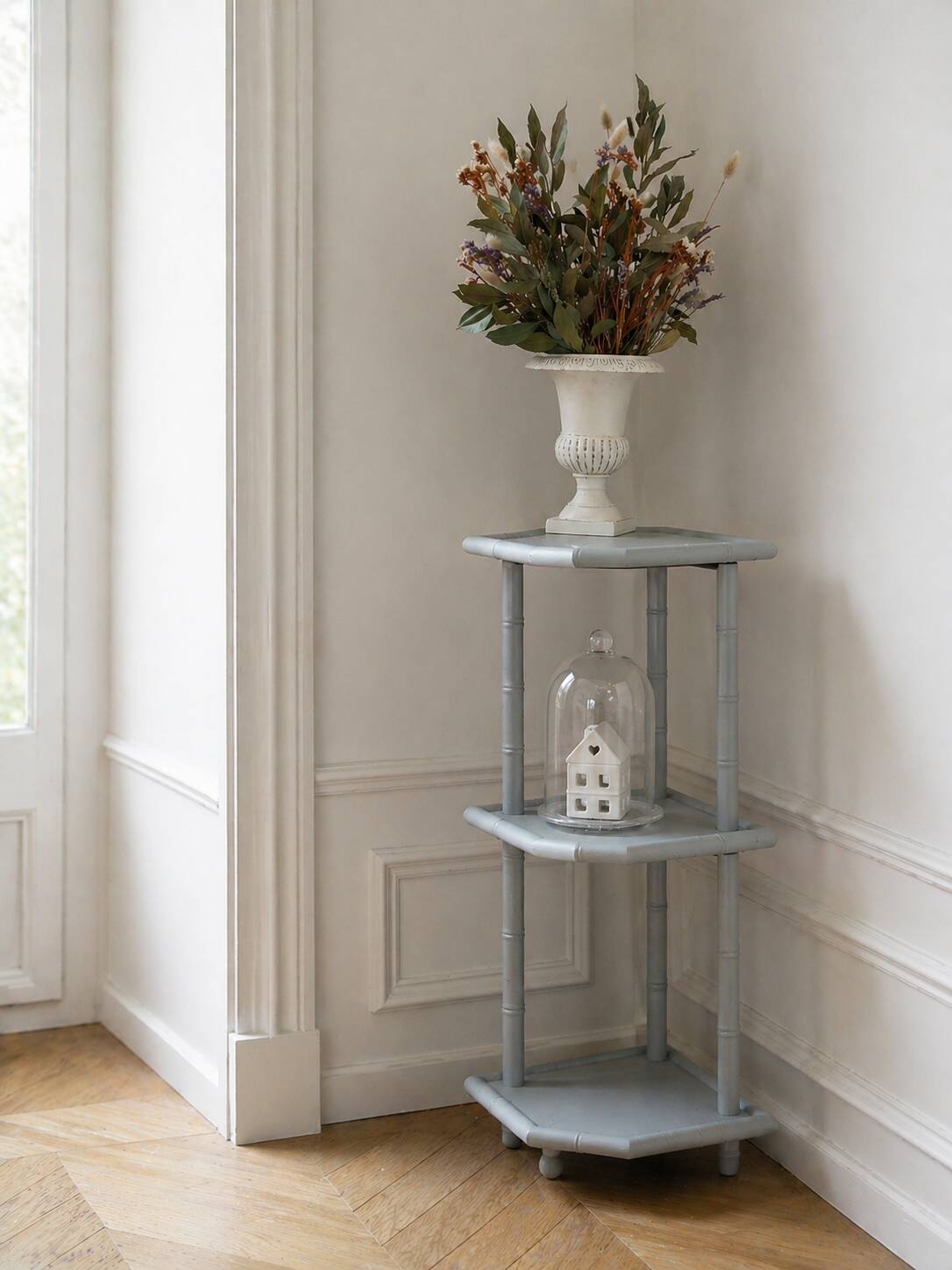 Bamboo shelf sublimated in grey-green.