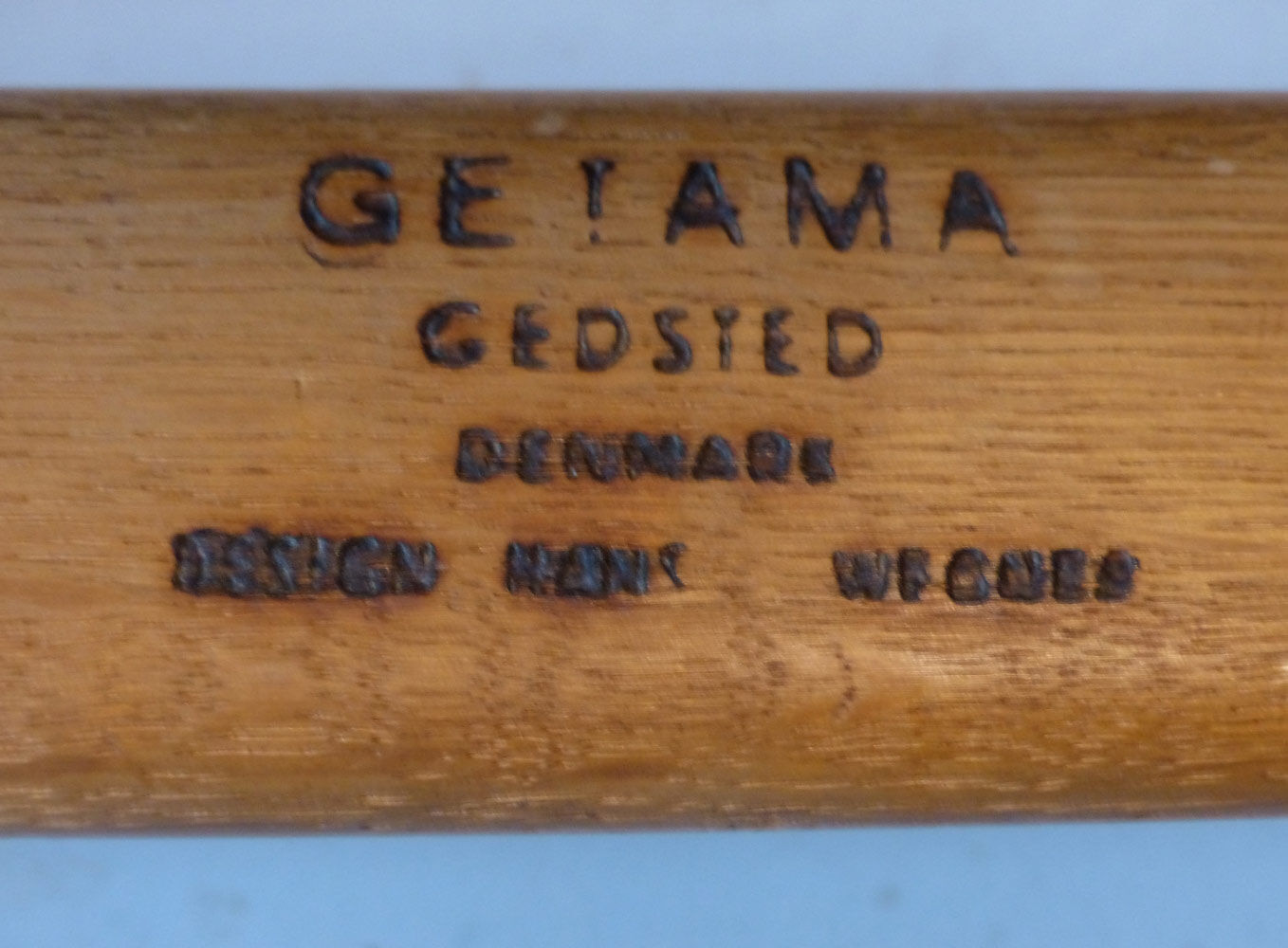 Keyhole by Hans Wegner