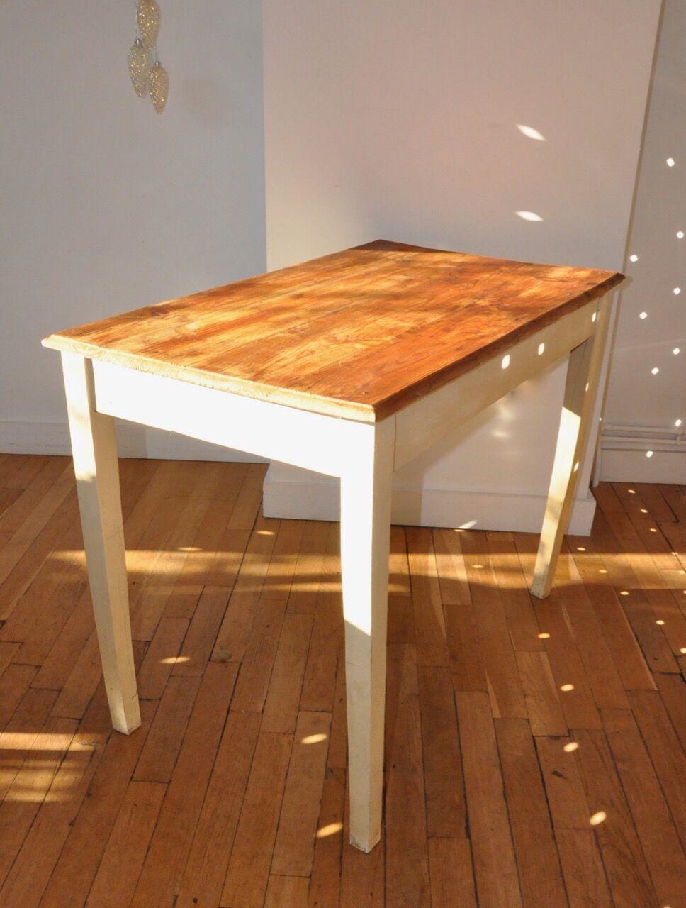 Farm table
