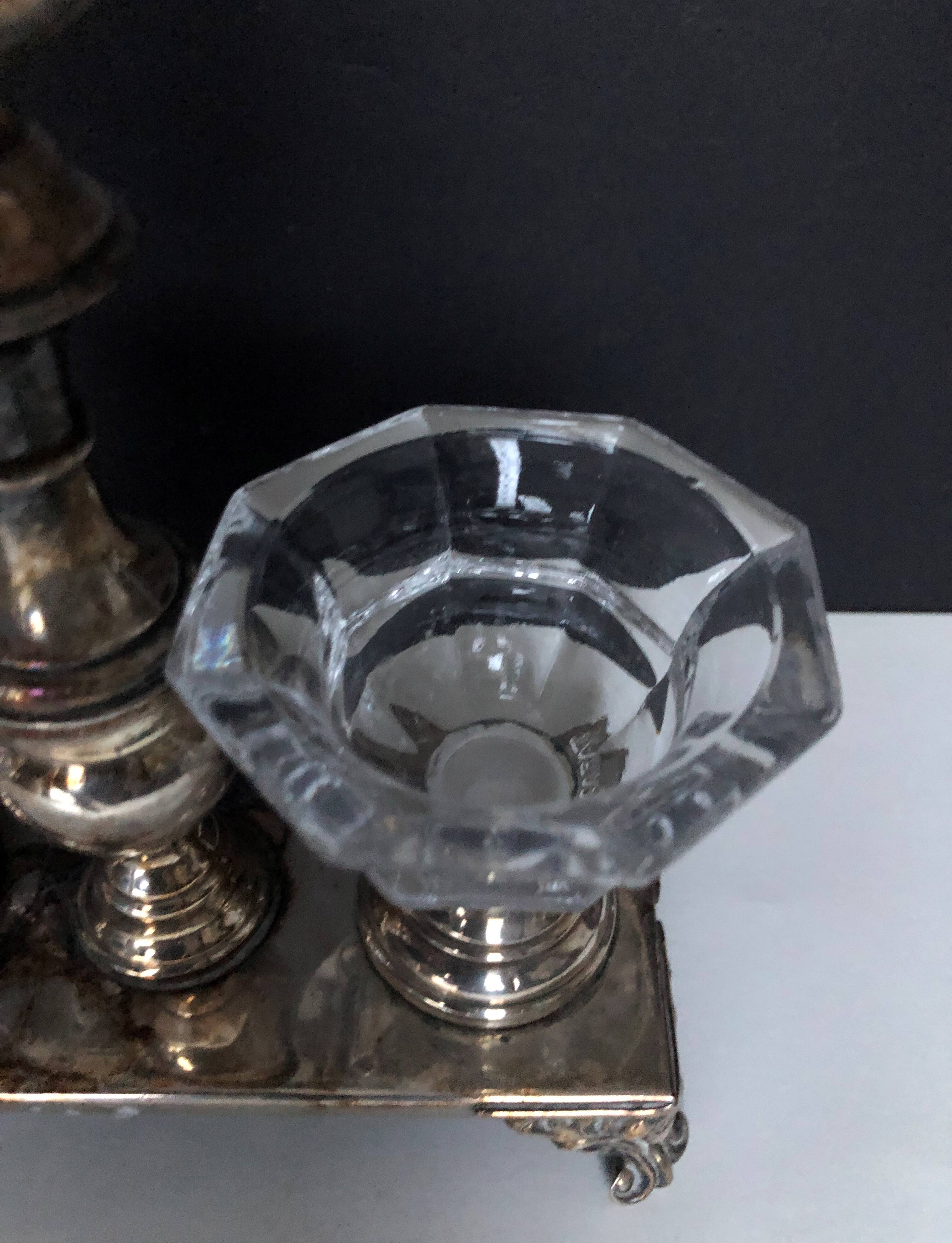 Salt shaker in silver metal and Baccarat crystal