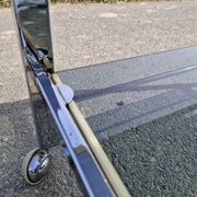 Table basse des années 1970 en chrome et verre fumé