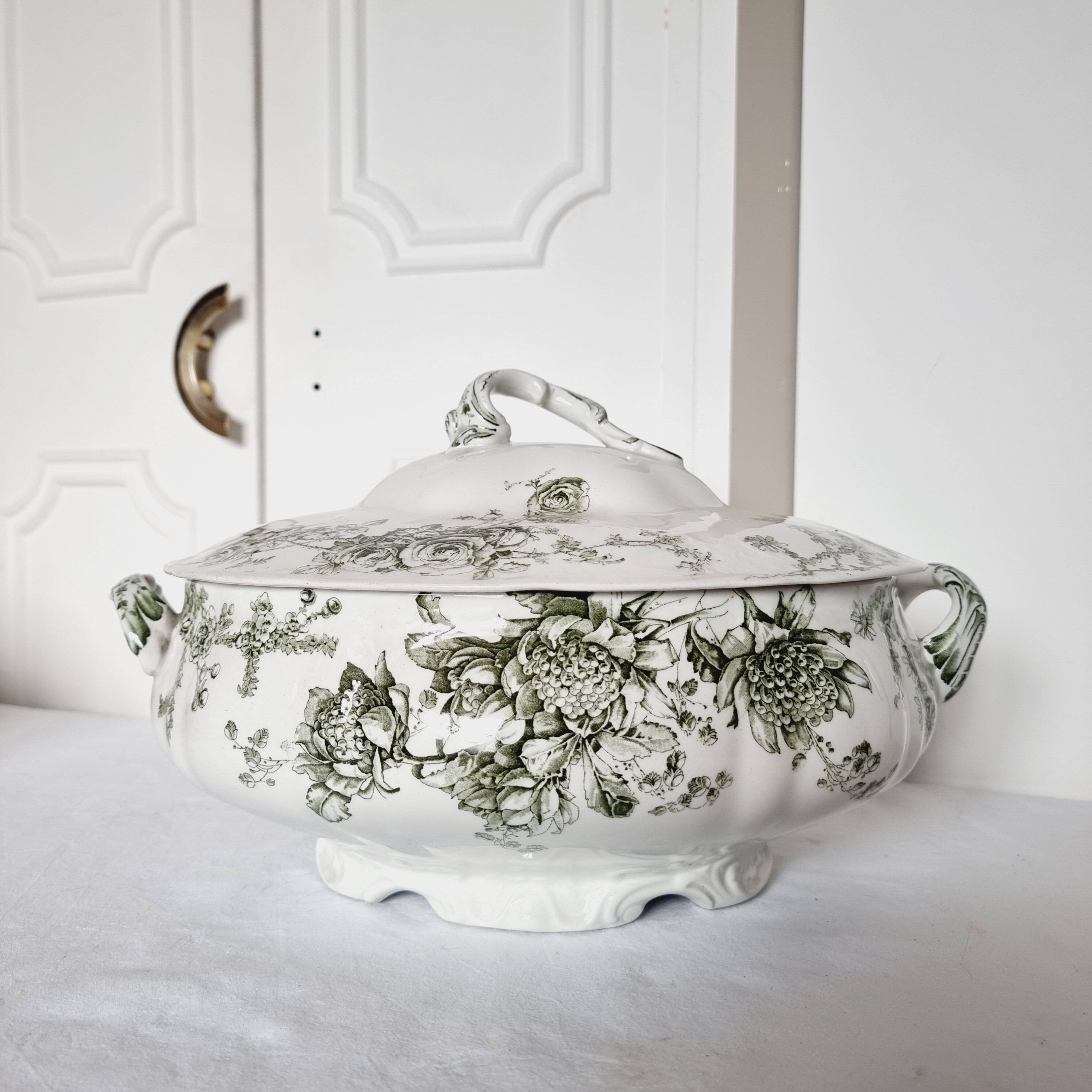 Antique Doulton Brurslem English Porcelain Tureen with Rose and Waratah Pattern from 1920