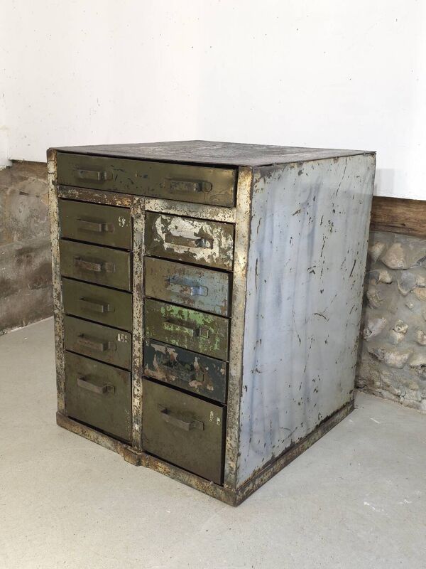 Meuble de métier de l'armée française à tiroirs