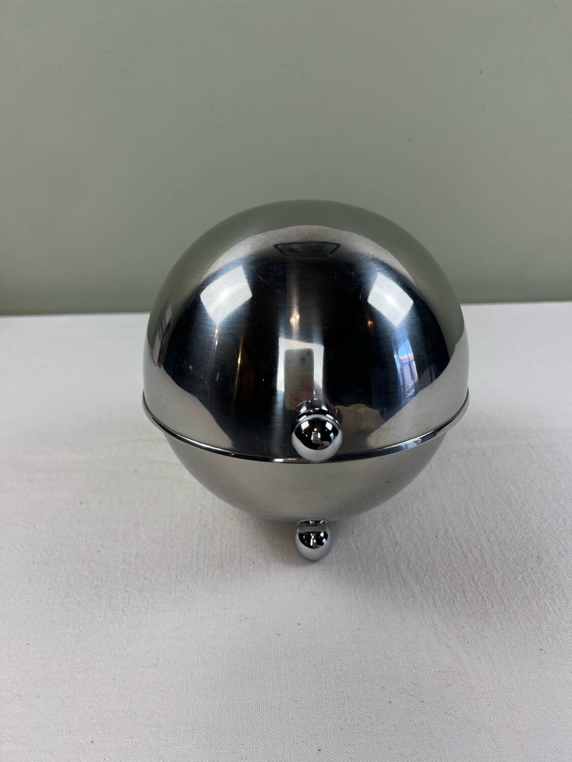 Tripod ball sugar bowl