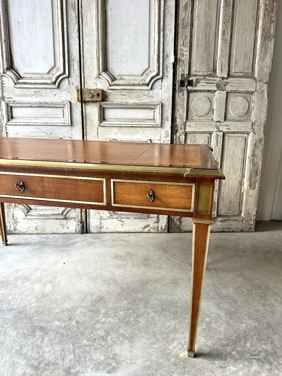 Flat desk in Directoire style