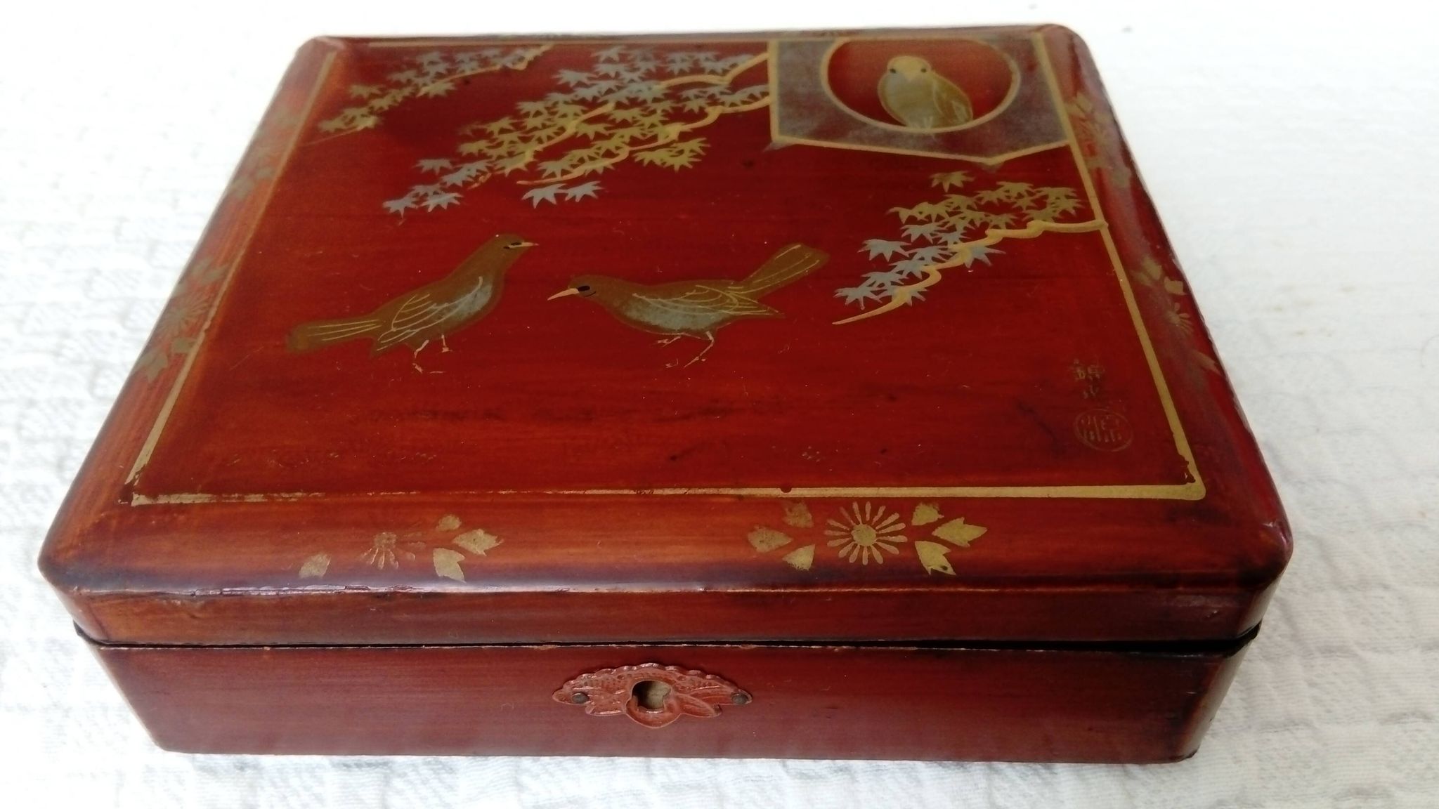 Small lacquered wooden box or jewelry box decorated with birds and branches. China? Japan?