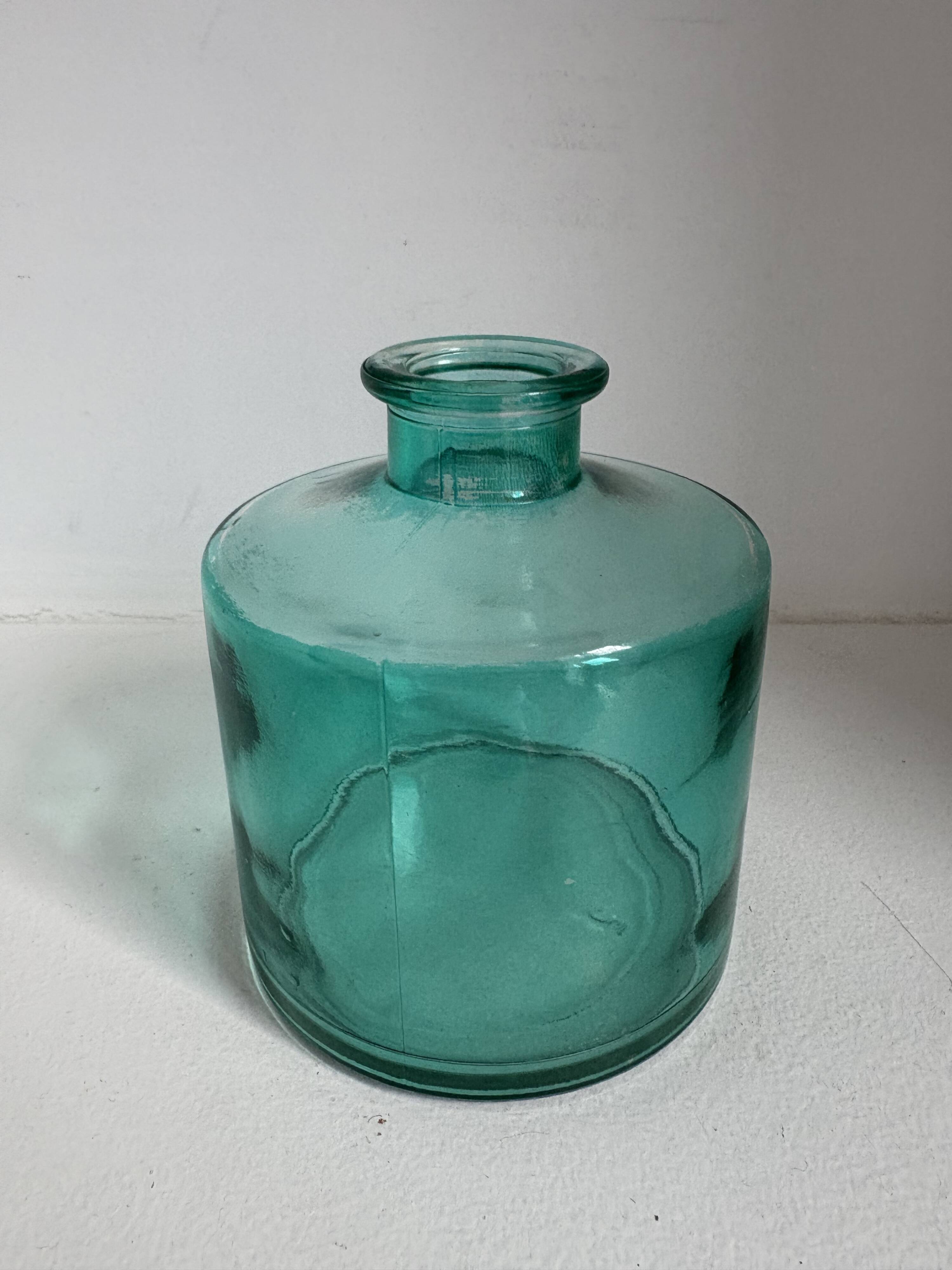 Set of 19 decorative items