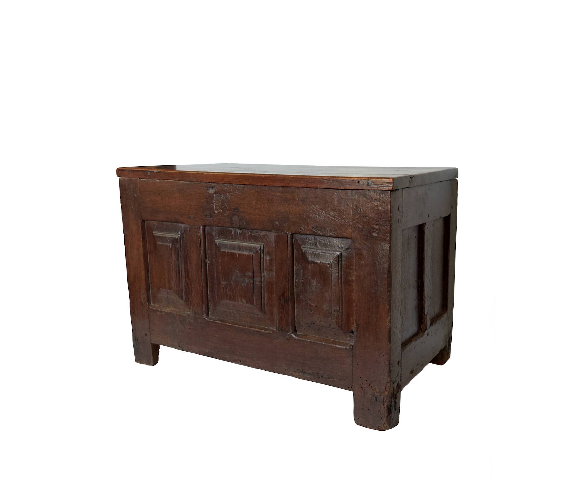 Solid oak chest from the early 17th century