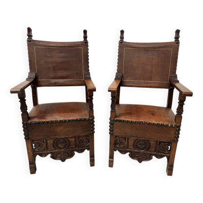 Paire de fauteuils de style Renaissance en noyer XX siècle
