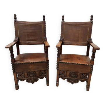 Paire de fauteuils de style Renaissance en noyer XX siècle