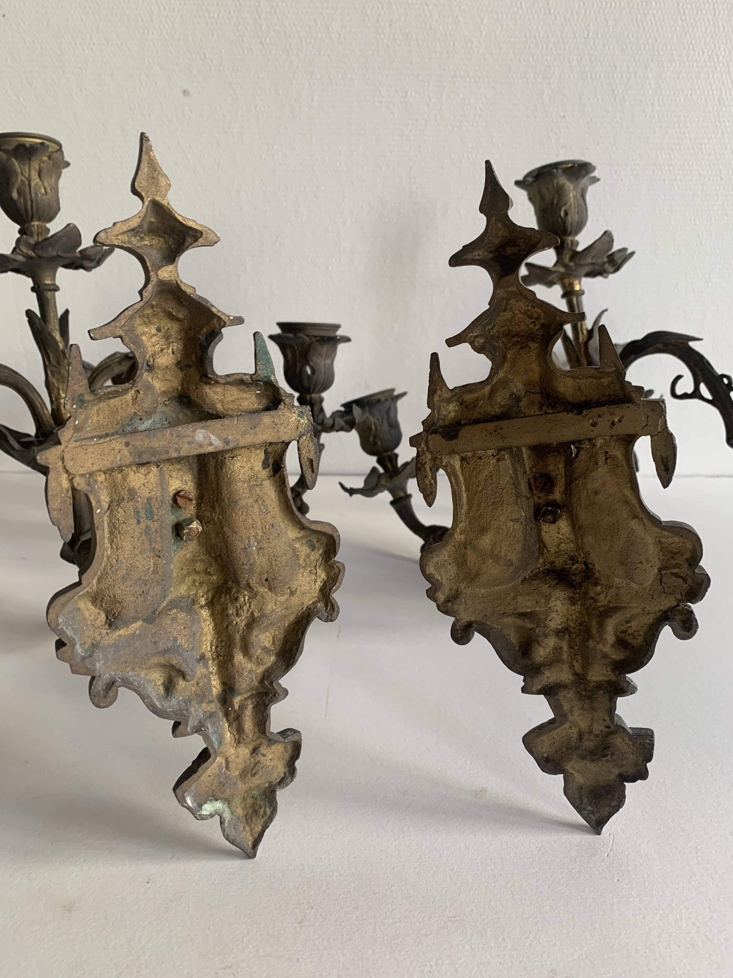 Antique patinated bronze wall sconce – 4 light arms, 19th century