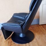Armchair by designer Hjellegjerde. Contura Zero Gravity model for Modi.