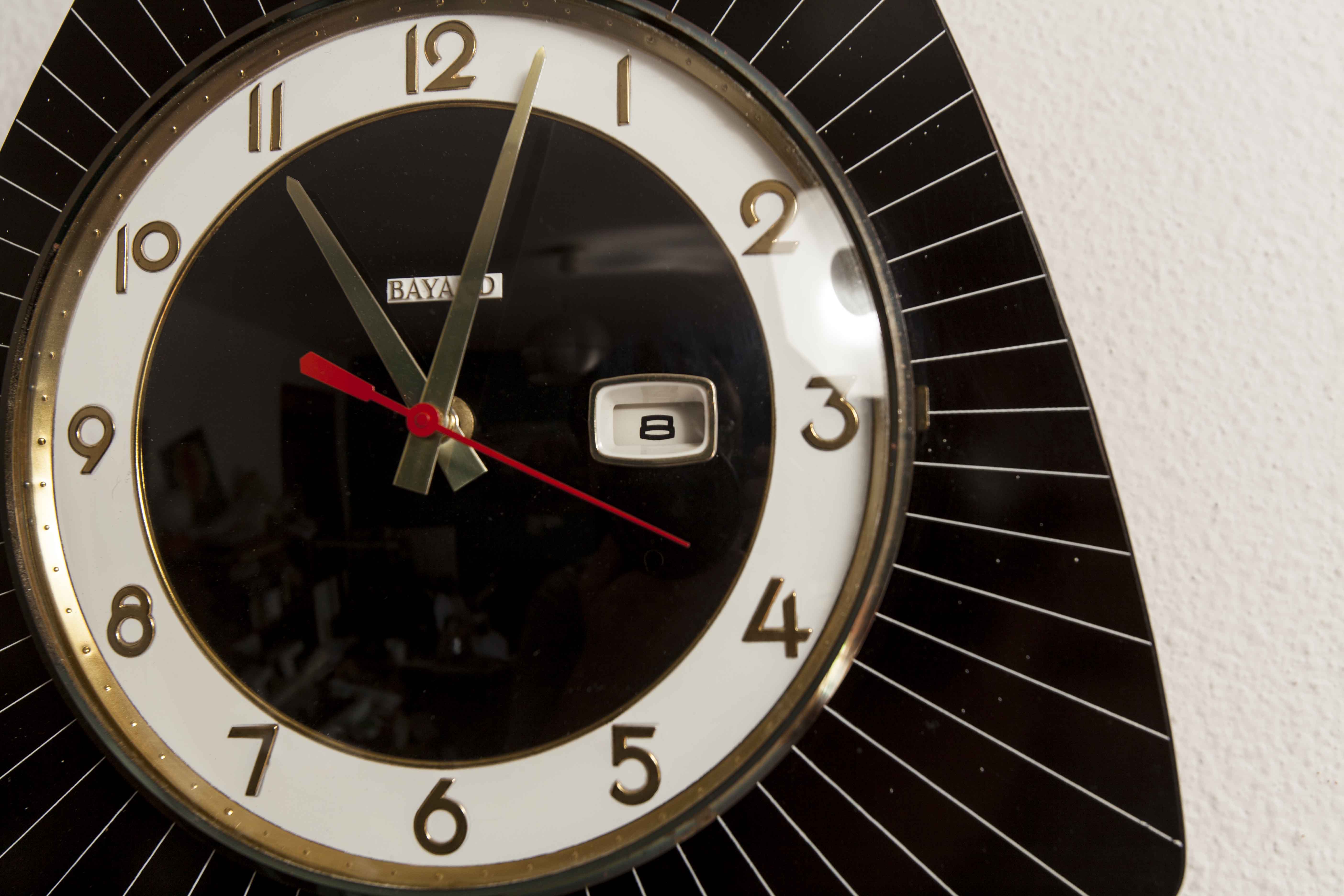 Asymmetrical wall clock 1960 Bayard formica