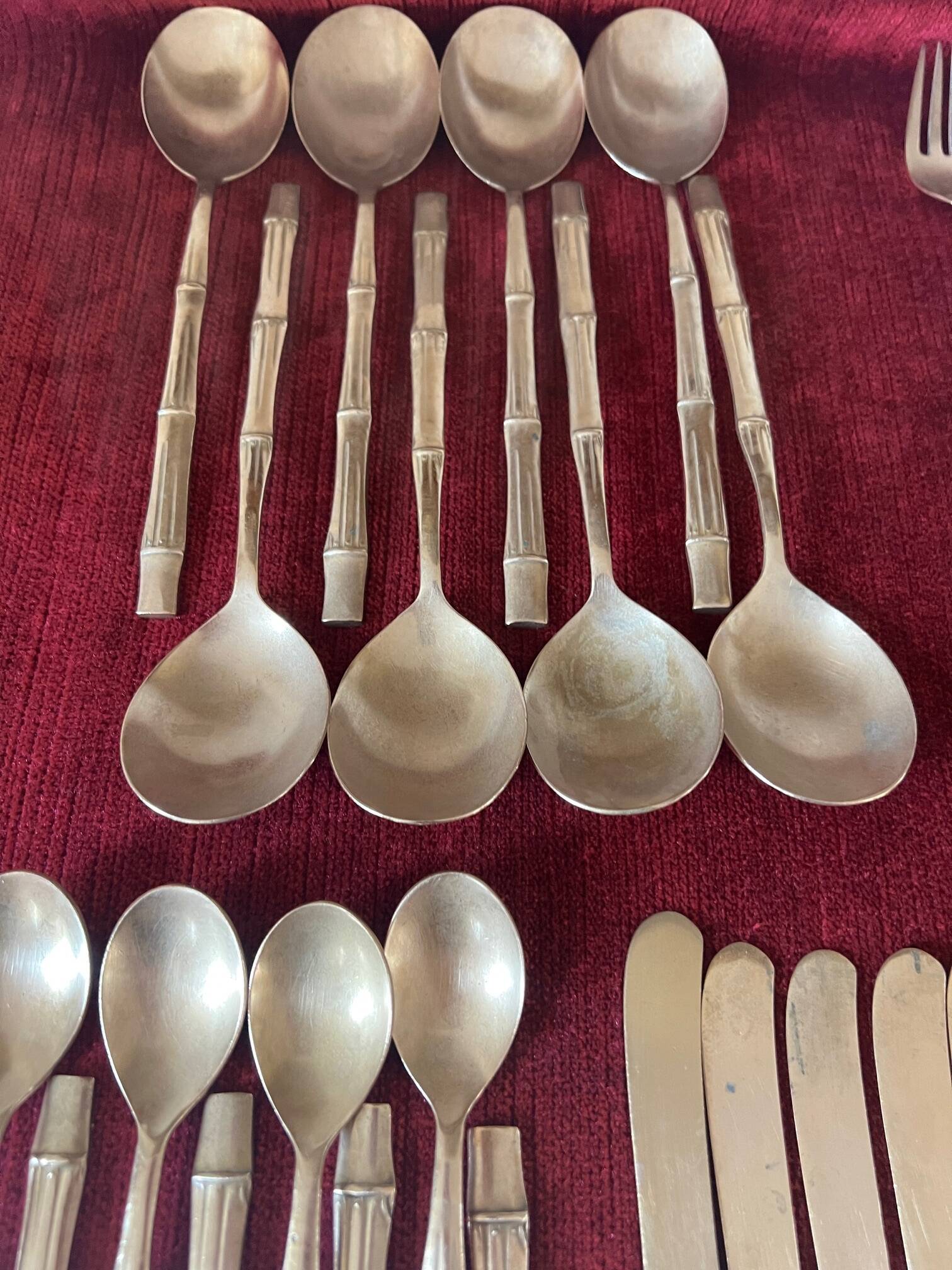 Set de couverts en bambou. 47 pièces. Laiton massif.