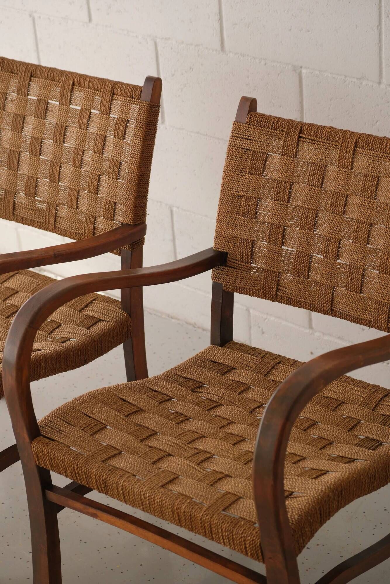 2 lounge chairs with cord