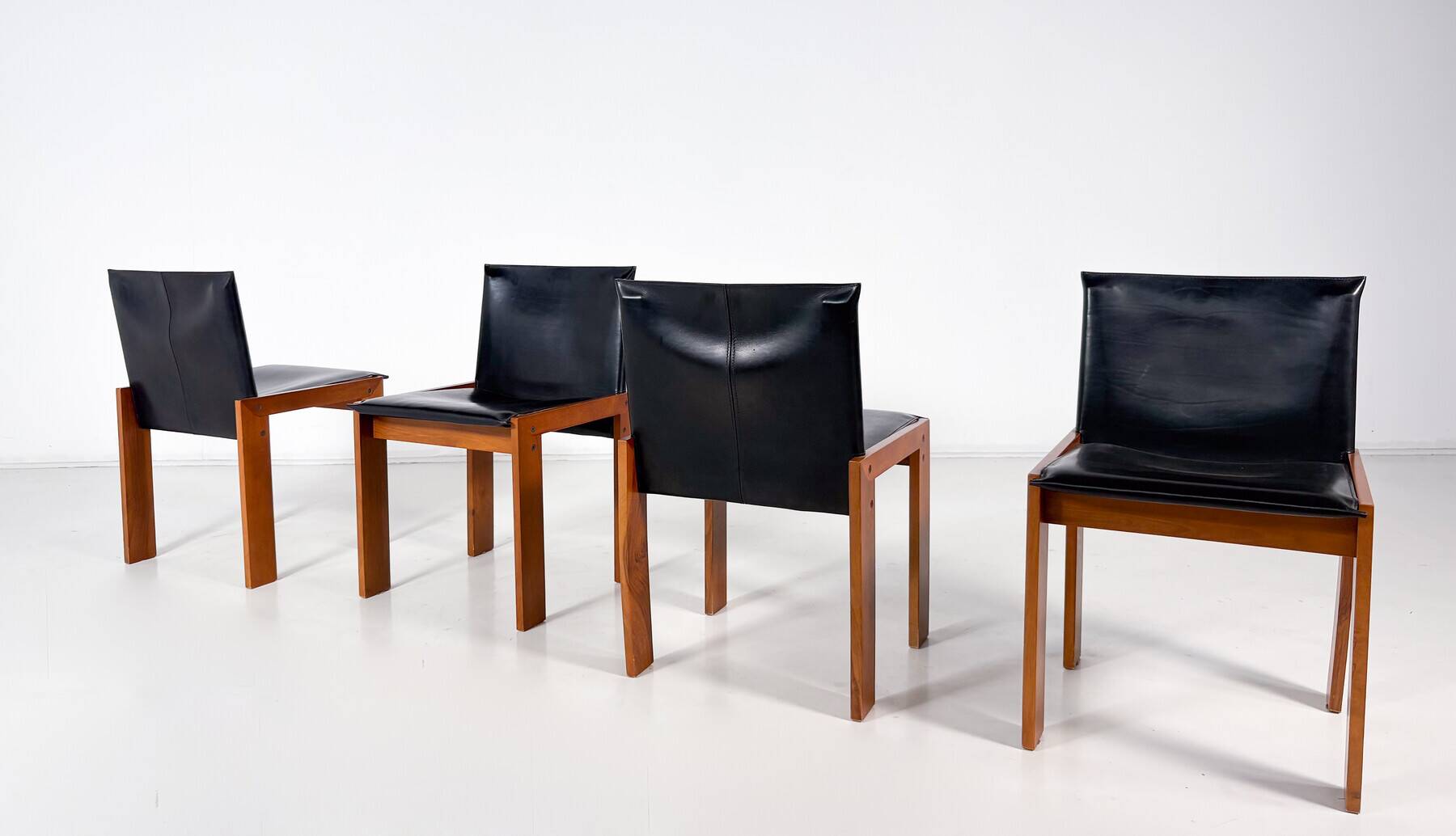 Mid-Century Modern Set of 4 Chairs in the Style of Scarpa, 1970s