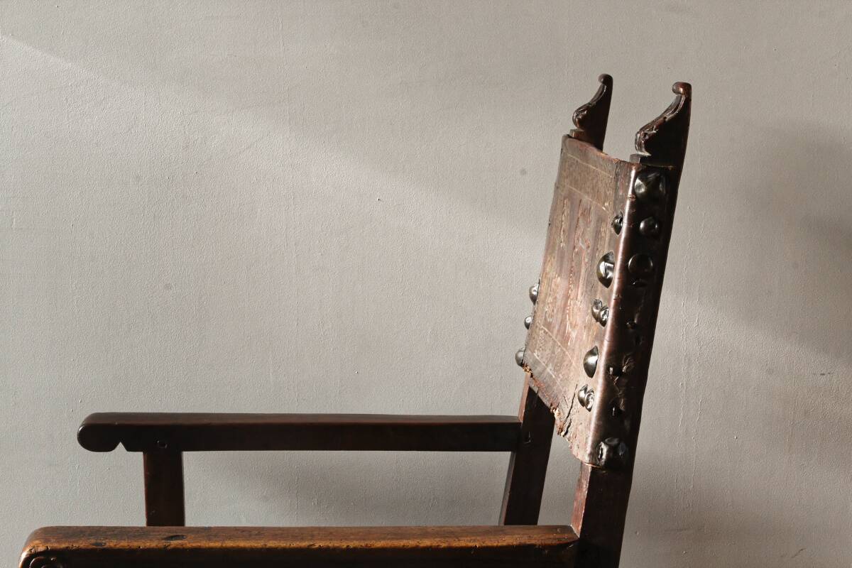 Antique armchair in walnut and studded leather, 17th century