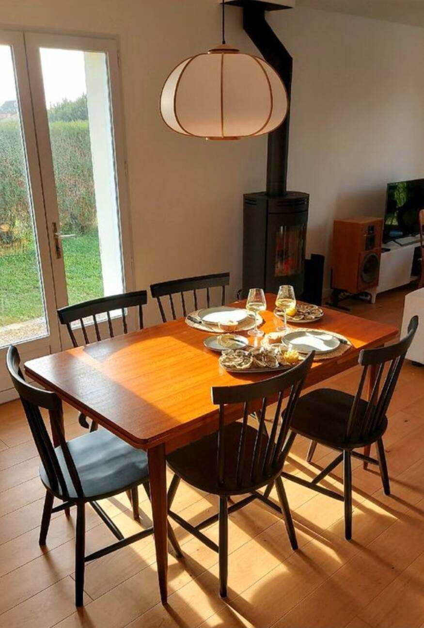 Large extendable designer dining table (seats 6 to 10), vintage, from the end of the 60s
