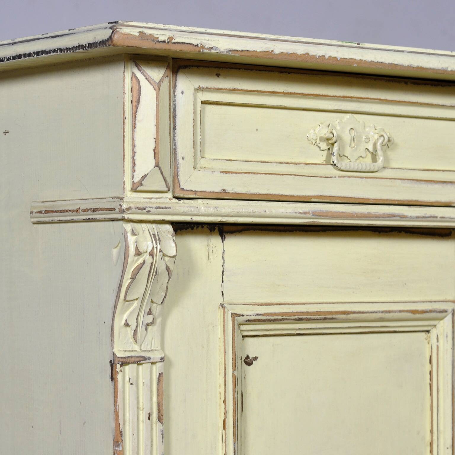 Buffet ancien en pin, vers 1910