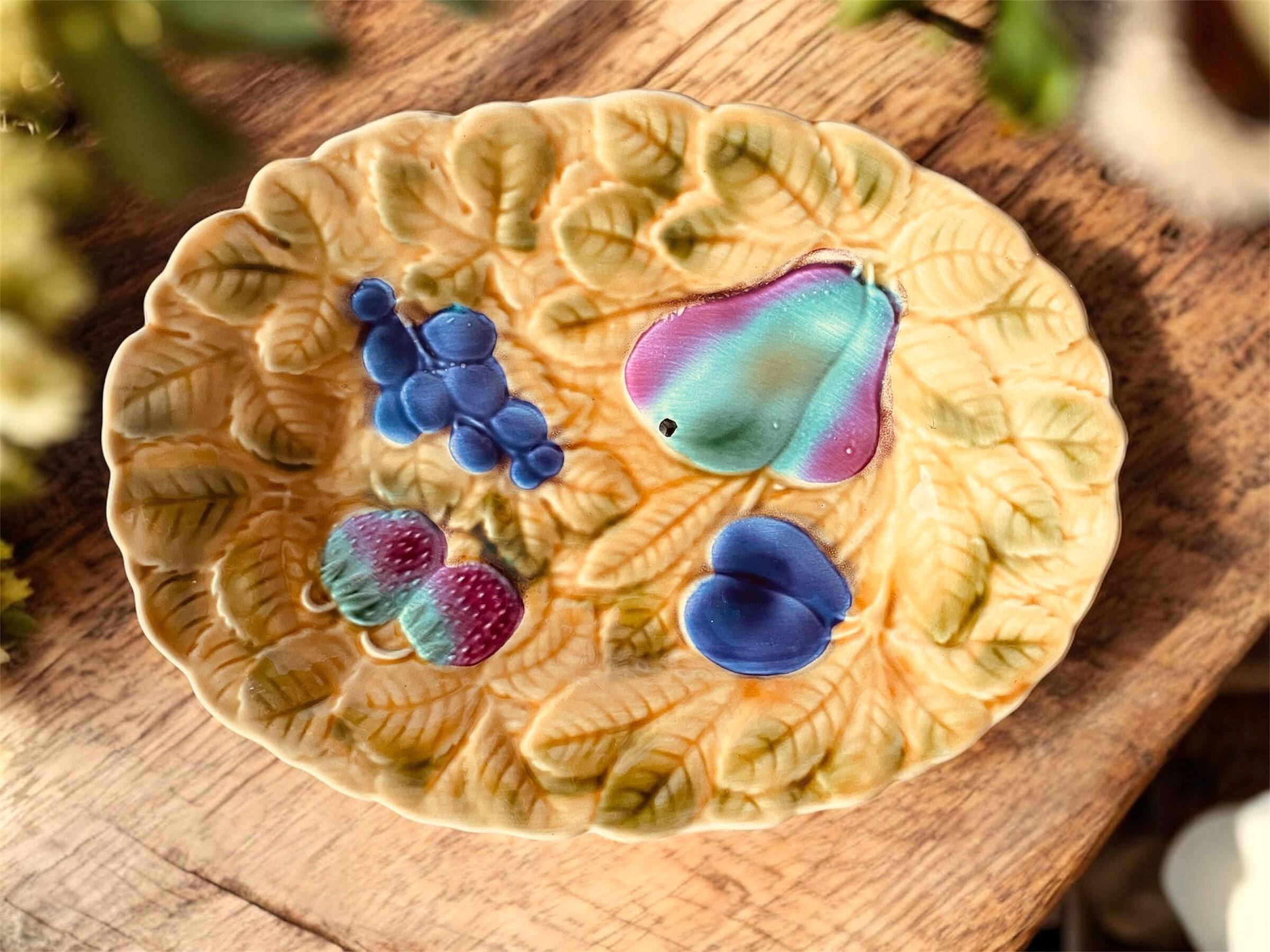 Antique oval dish in Sarreguemines majolica.