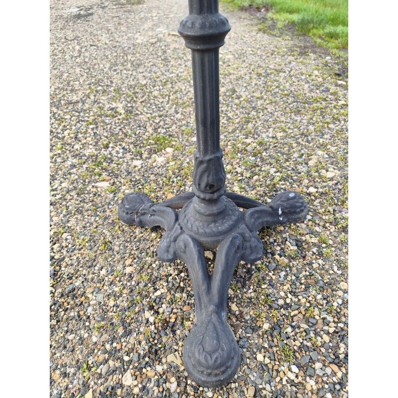 Bistro table in cast iron and white marble from 1900