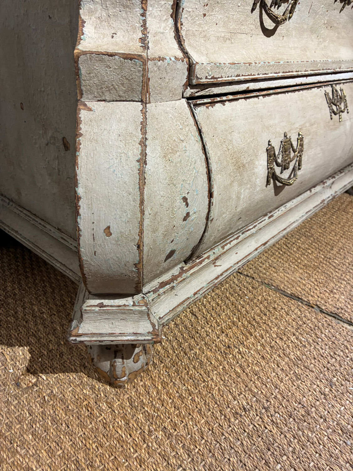 Old Dutch-style chest of drawers
