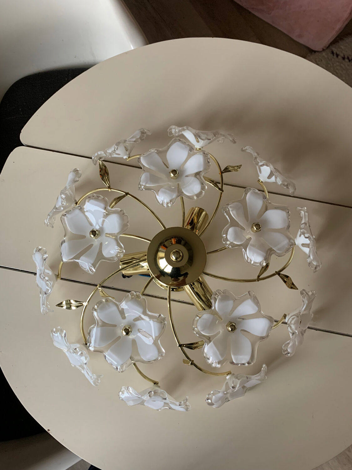Ceiling chandelier with flowers