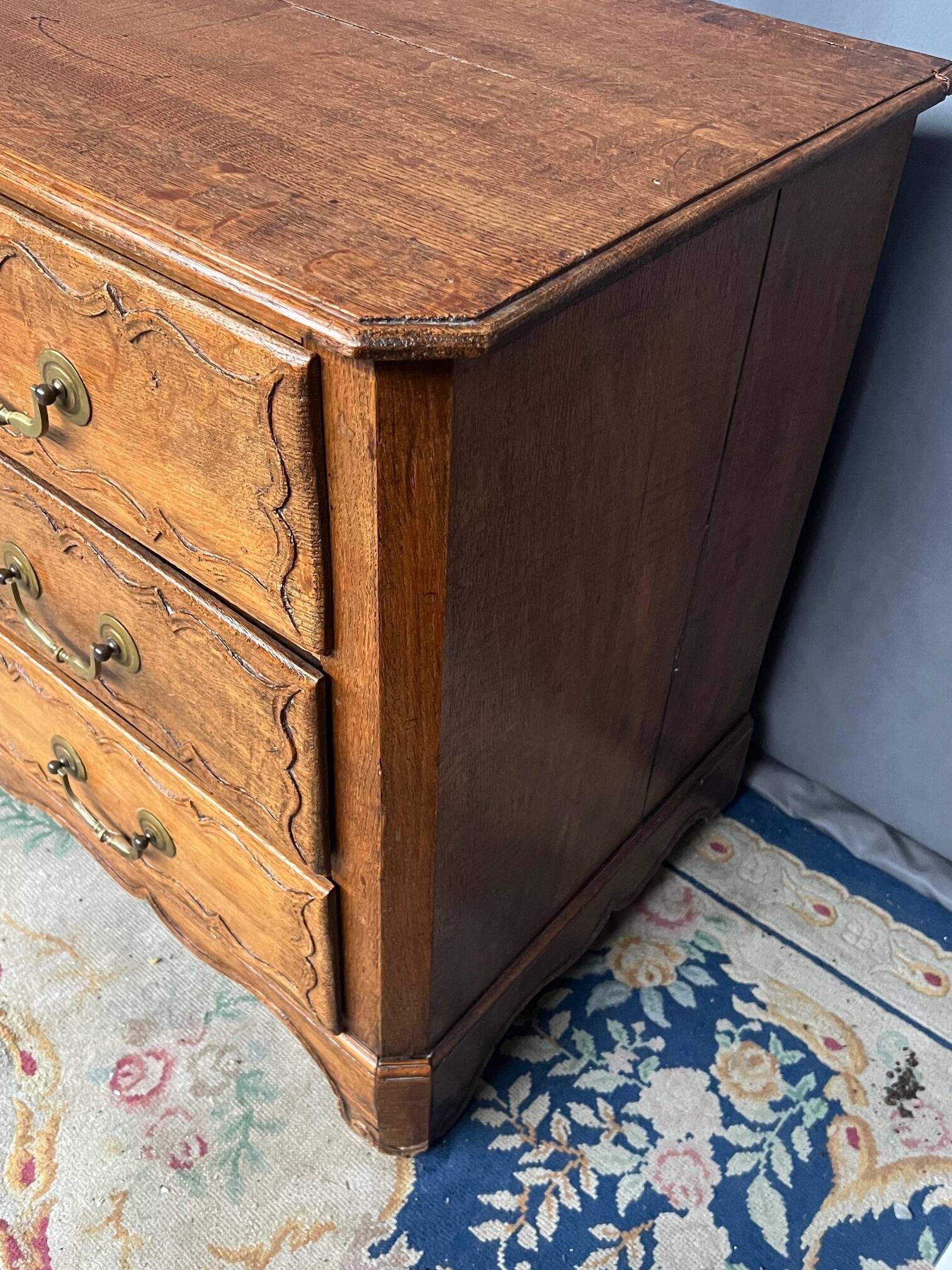Antique Louis XV style chest of drawers in solid oak.